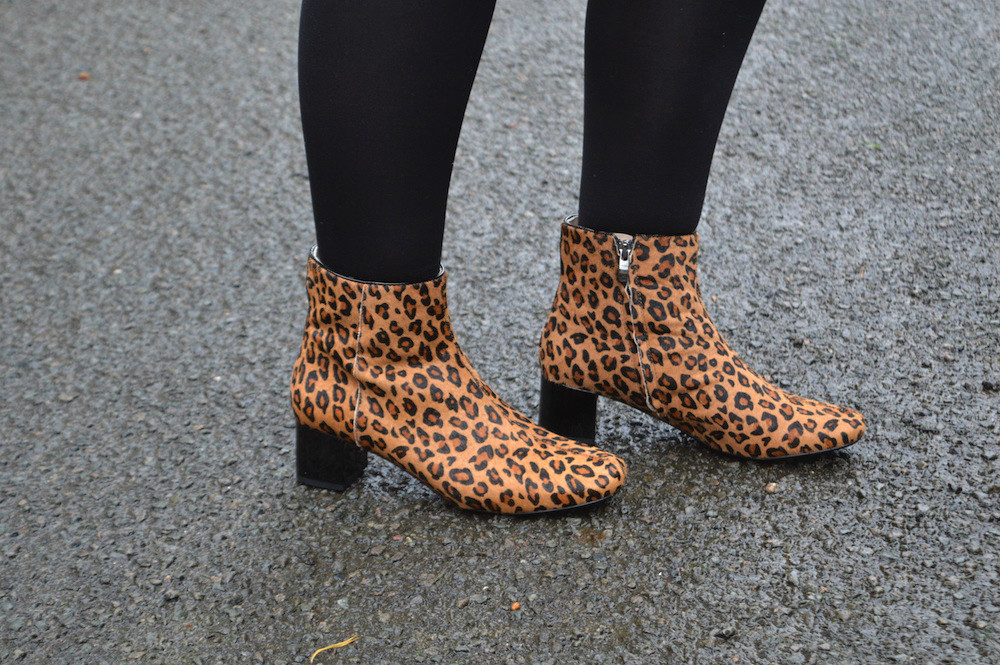 Arriba 67+ imagen leopard print boots outfit - Abzlocal.mx