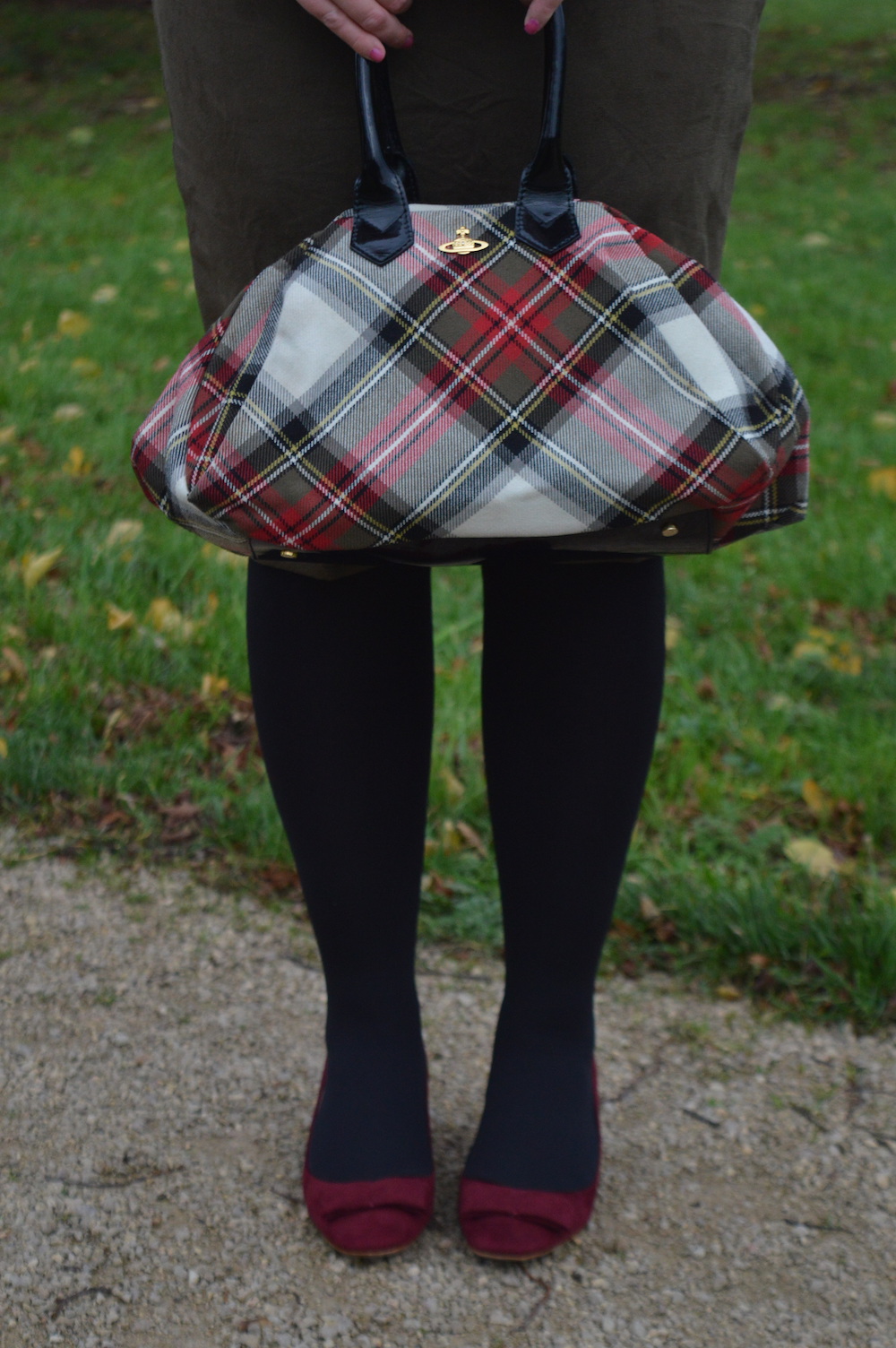 Khaki Pencil Skirt Outfit