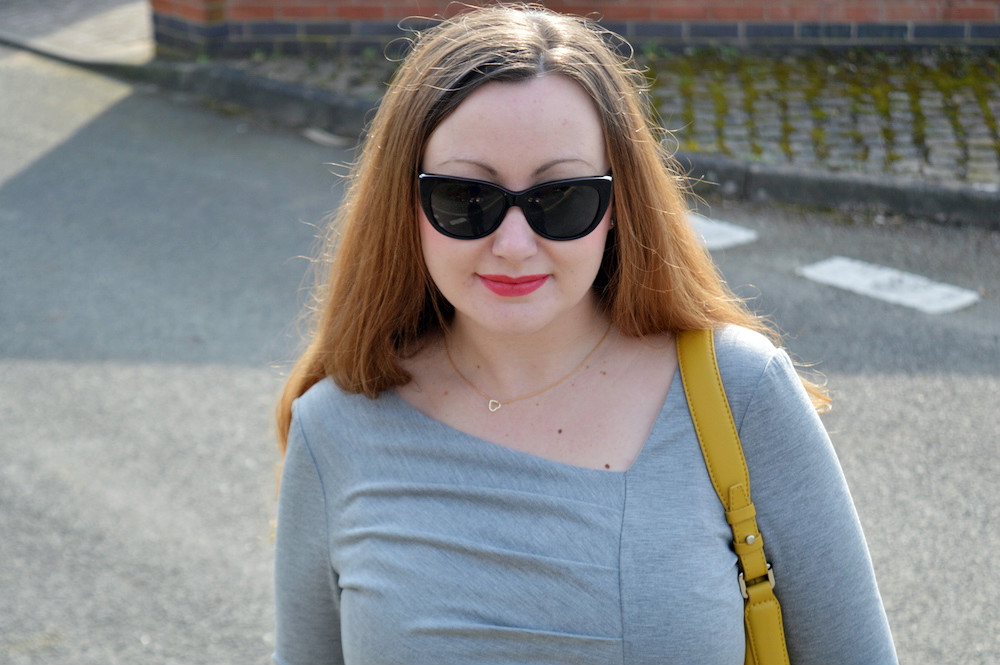 Grey and yellow outfit blogger