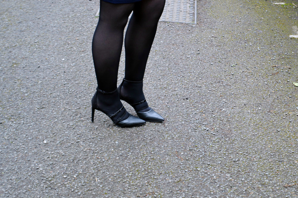 H&M Black pointed strappy shoes