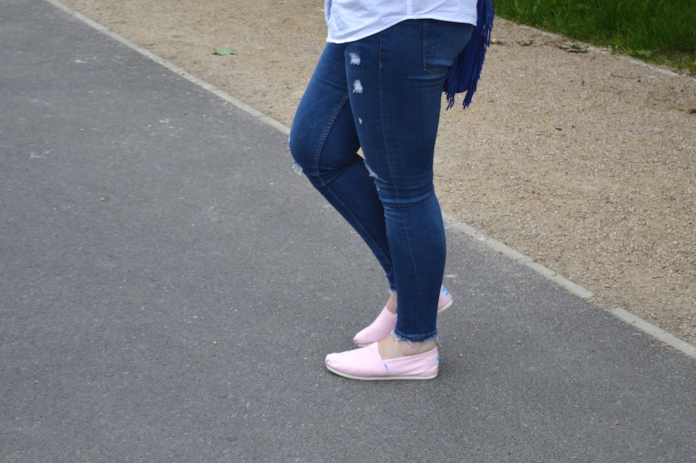 Blue toms outfit shop