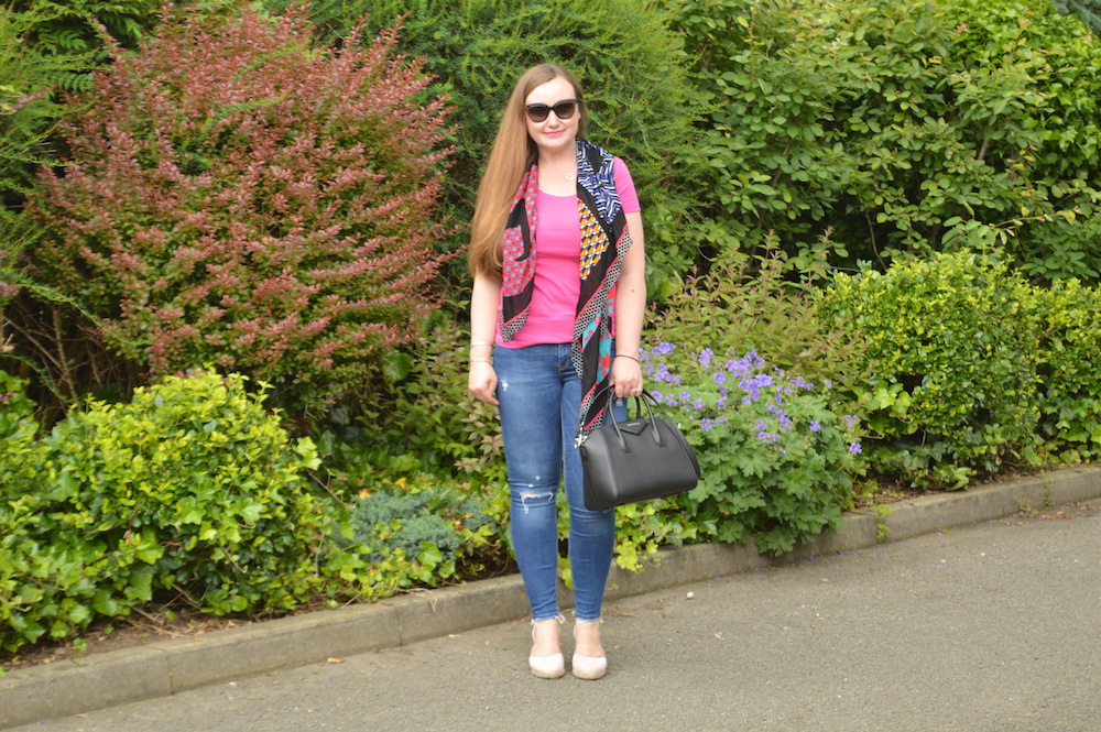 Bright pink T-shirt Outfit