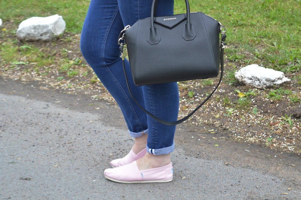Black toms outfit hot sale