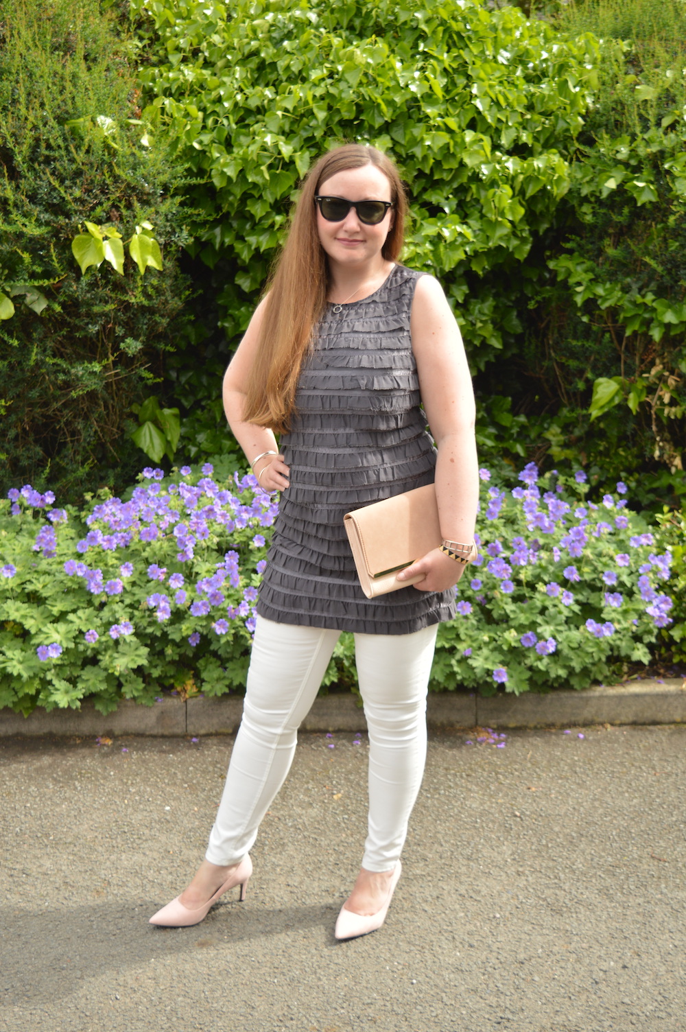 Ruffle Top And White Jeans Outfit – JacquardFlower