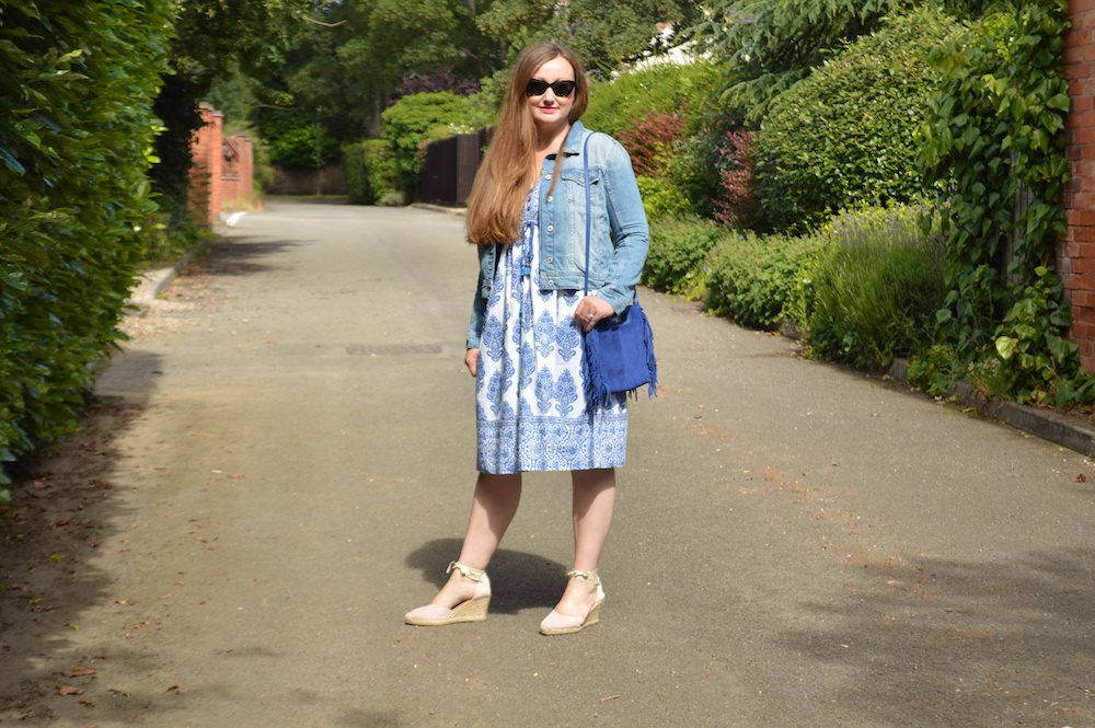 Summer dress with denim jacket and espadrilles – JacquardFlower