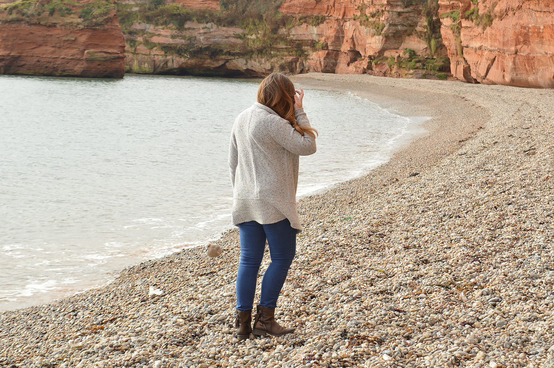 What to wear on a pebbled beach
