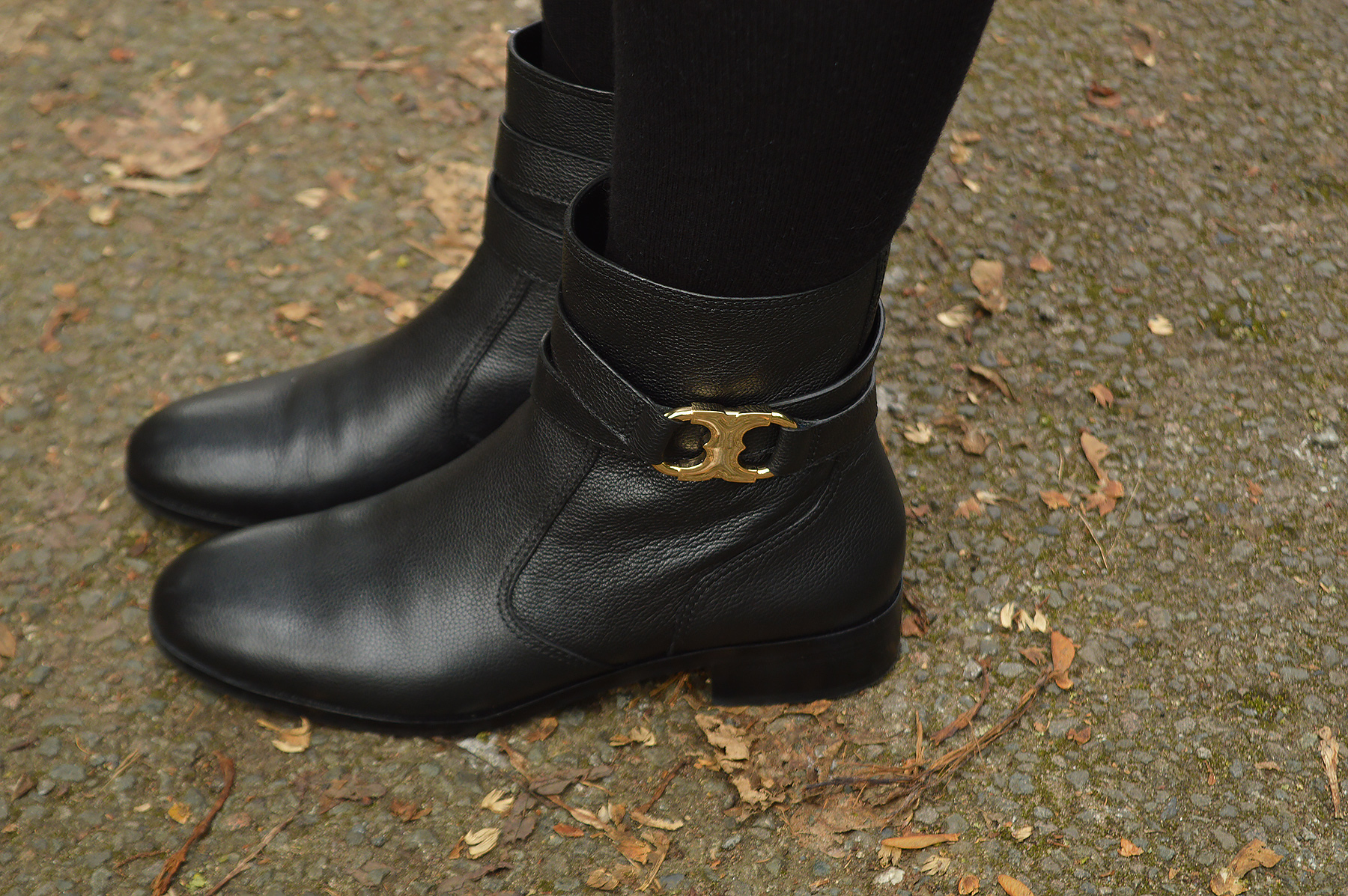 tory burch flat boots