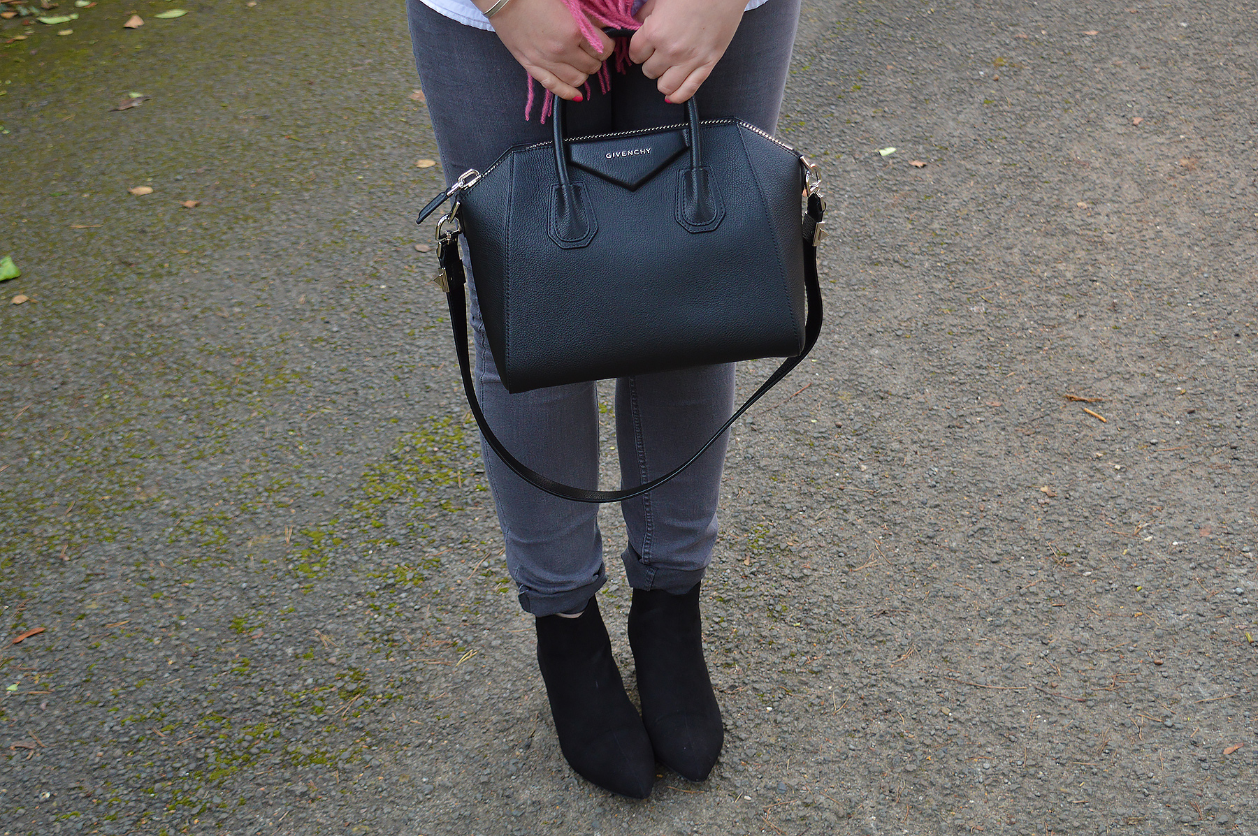 H&M Grey Jeans with pointy black ankle boots 