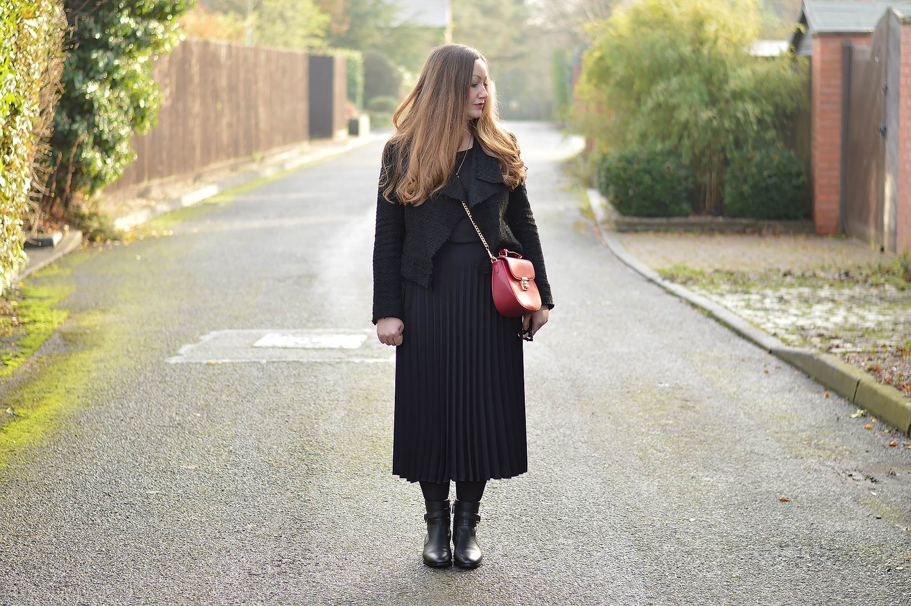 Black Pleated Skirt Outfit