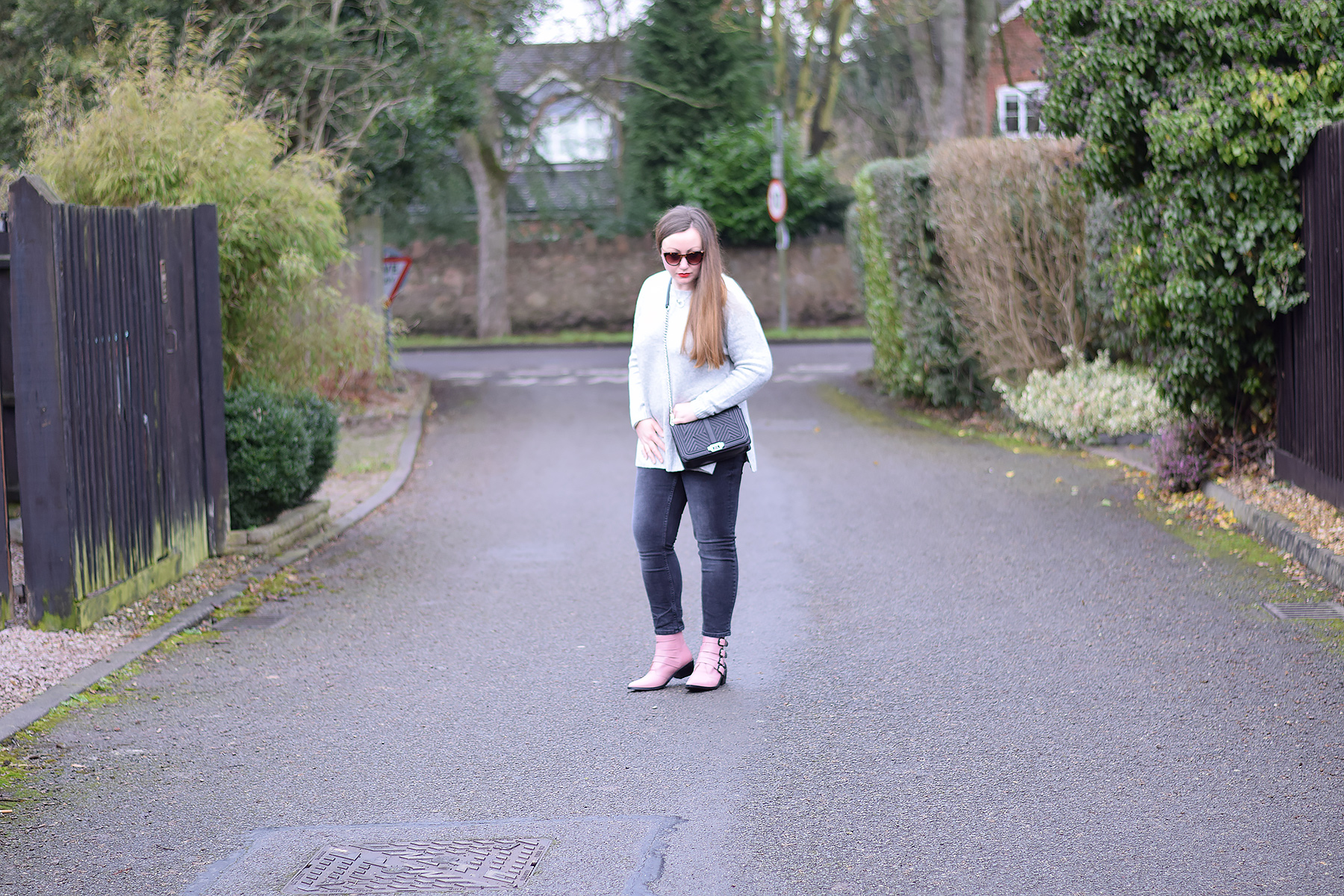 Outfit with shop pink boots