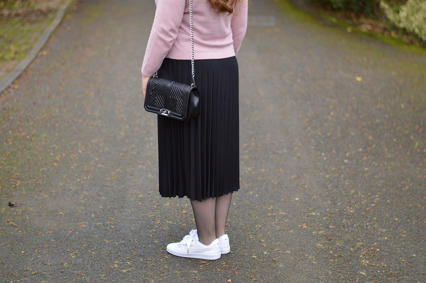 How to wear a pleated skirt and trainers