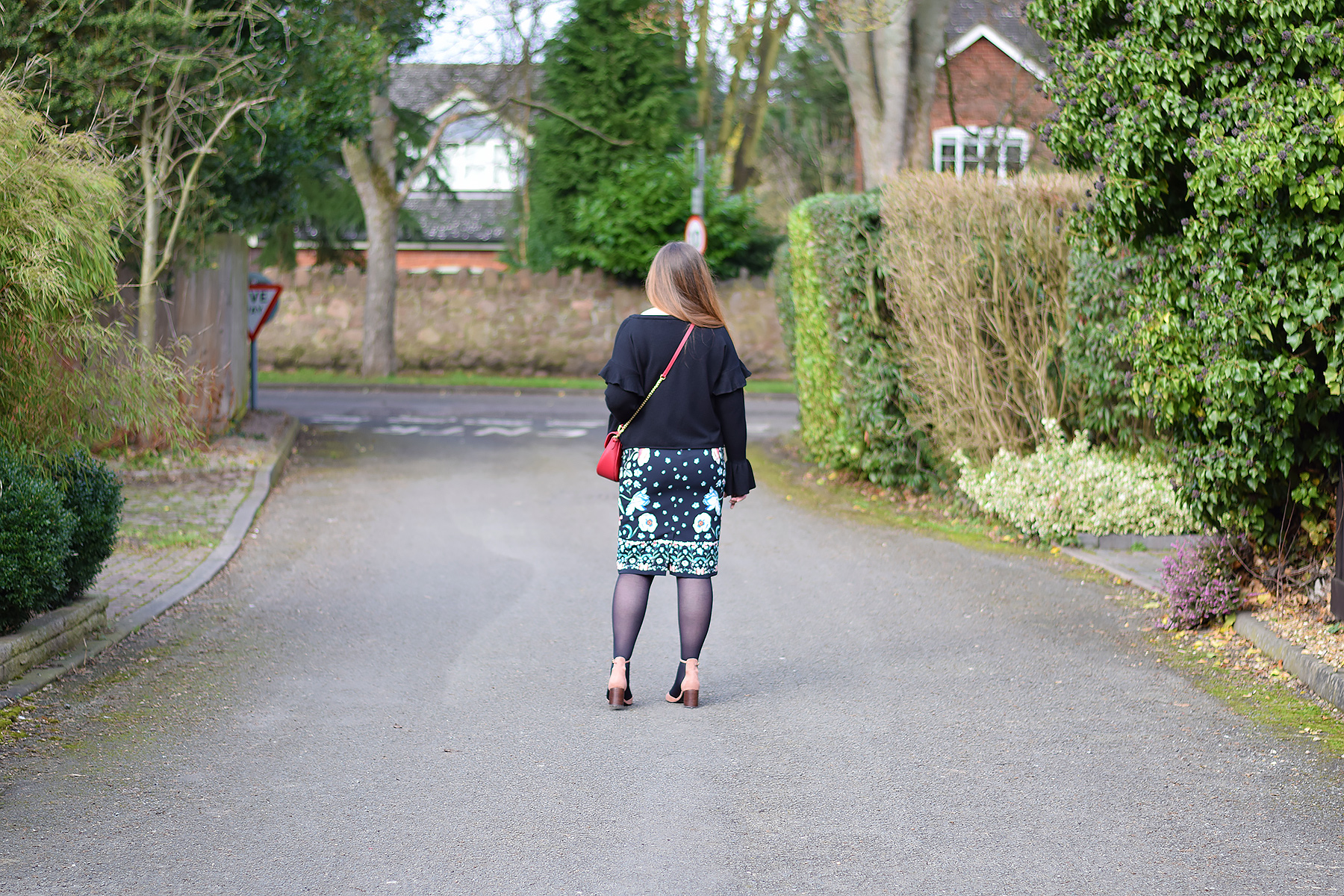How to wear a floral pencil skirt in winter