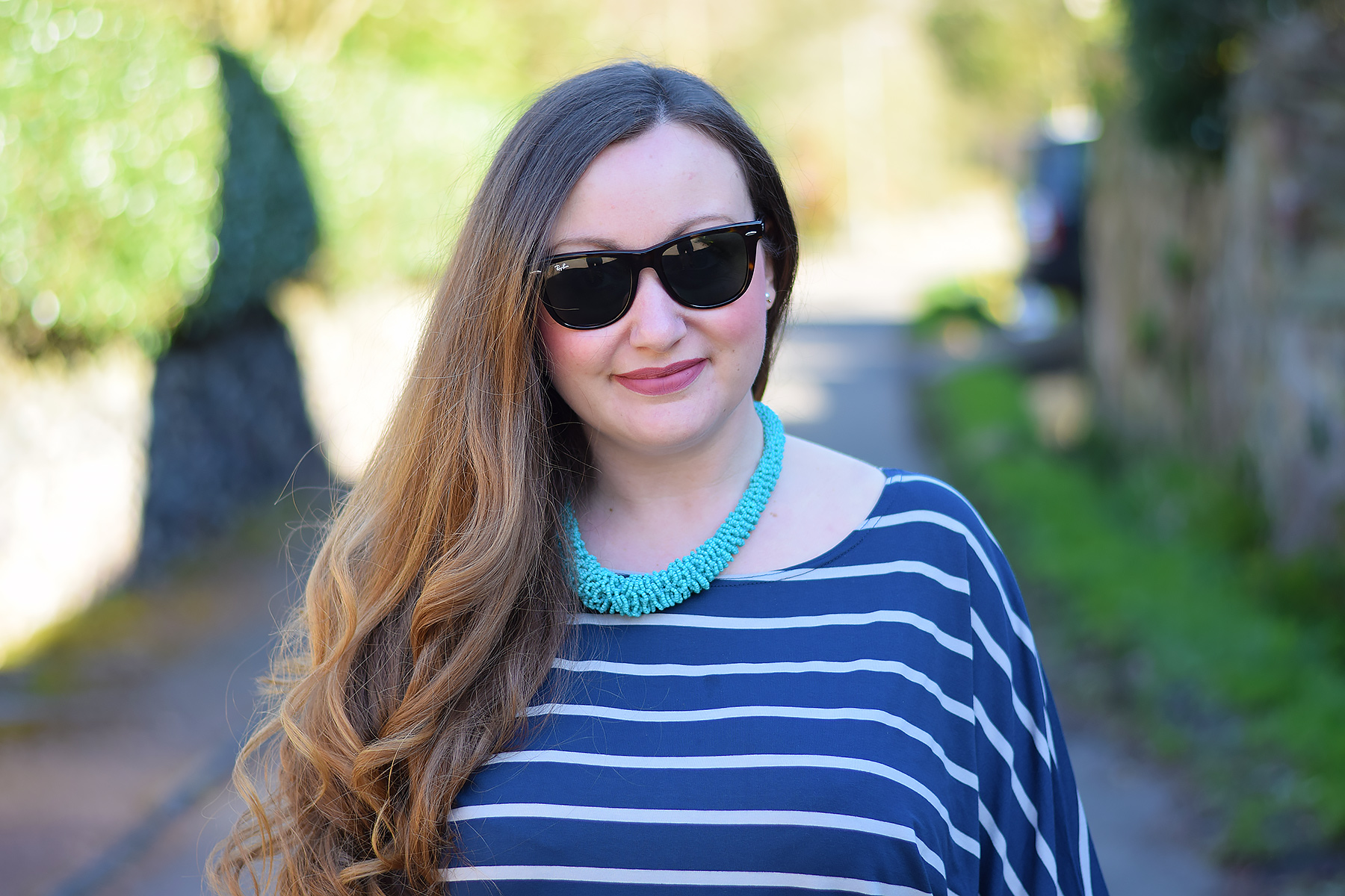 How to wear a blue statement necklace