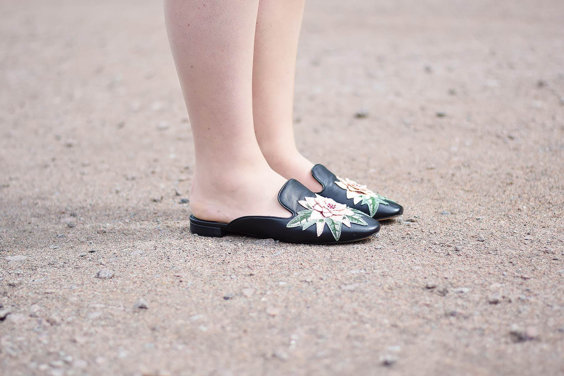 Uterque Floral Embroidered Mules