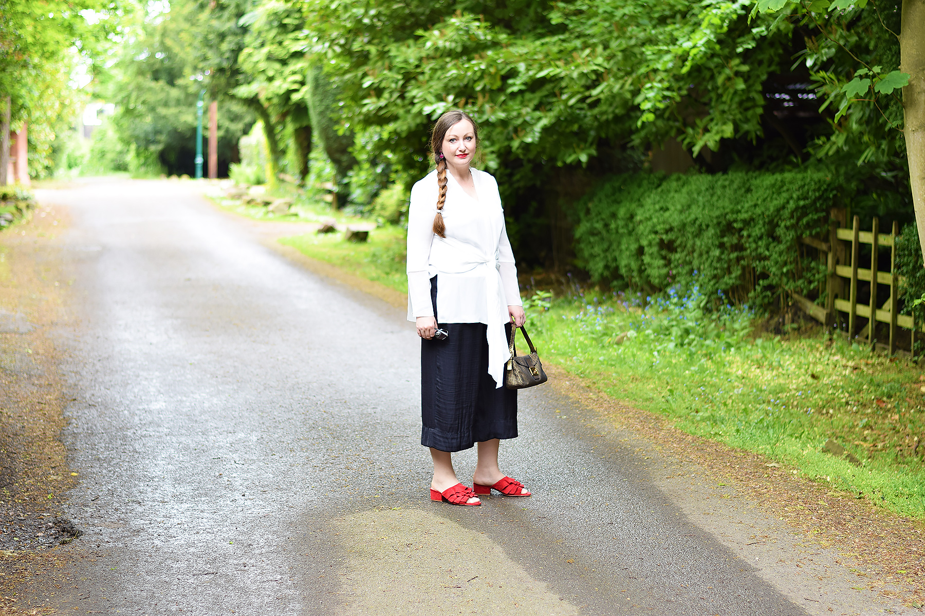 Red mules outfit with black cropped trousers