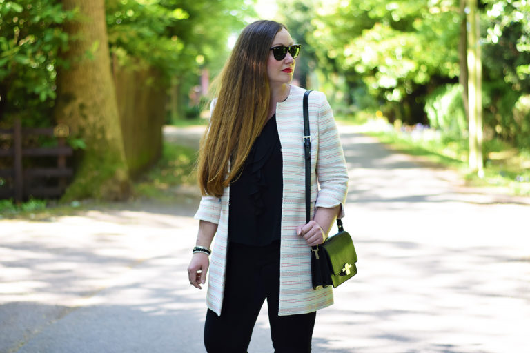 Wearing Black Sandals And Black Bag In The Summer JacquardFlower