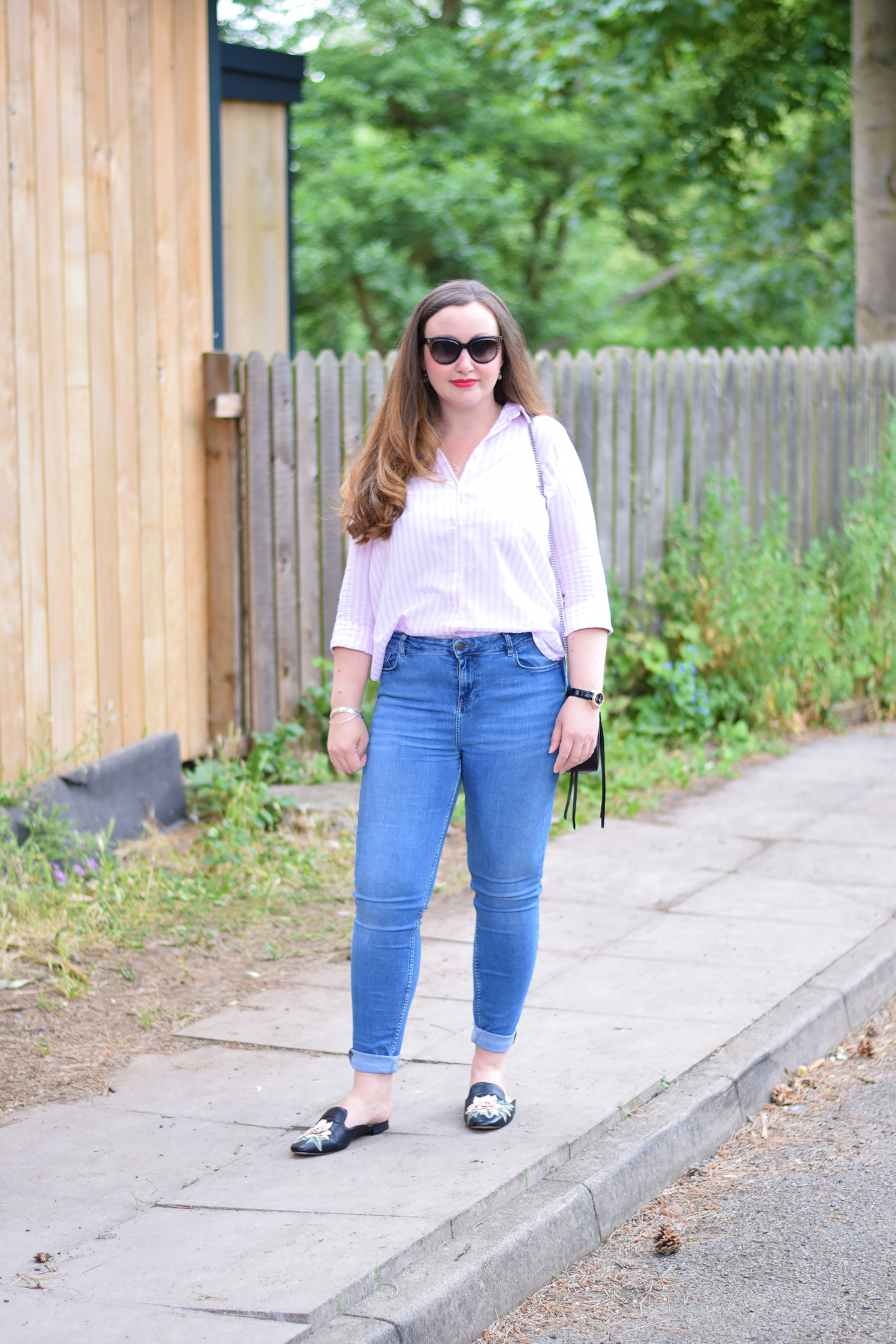 pink shirt outfit women's