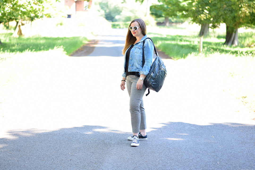 RUCKSACK AND CONVERSE OUTFIT