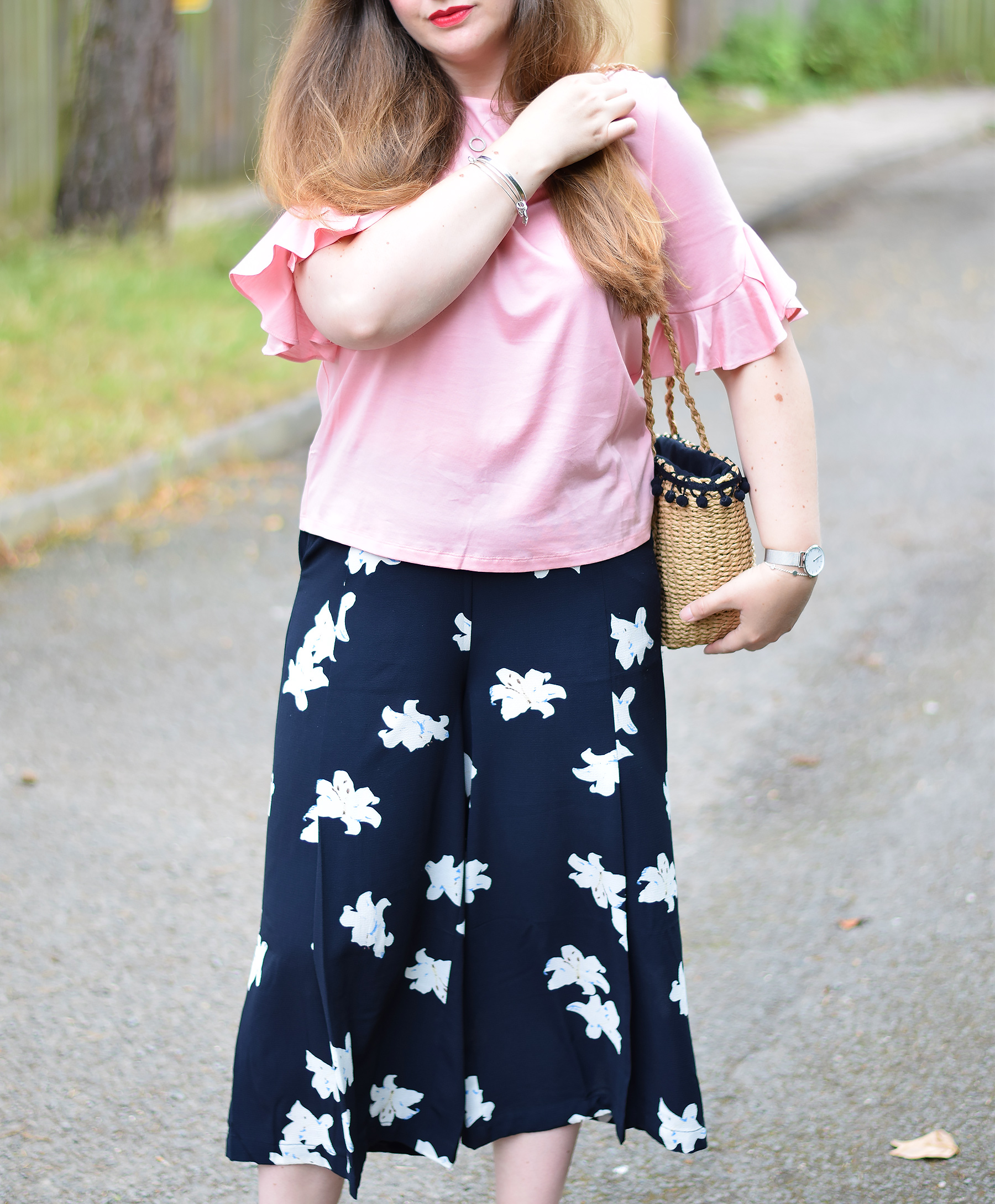 Pink t-shirt and navy culottes Outfit