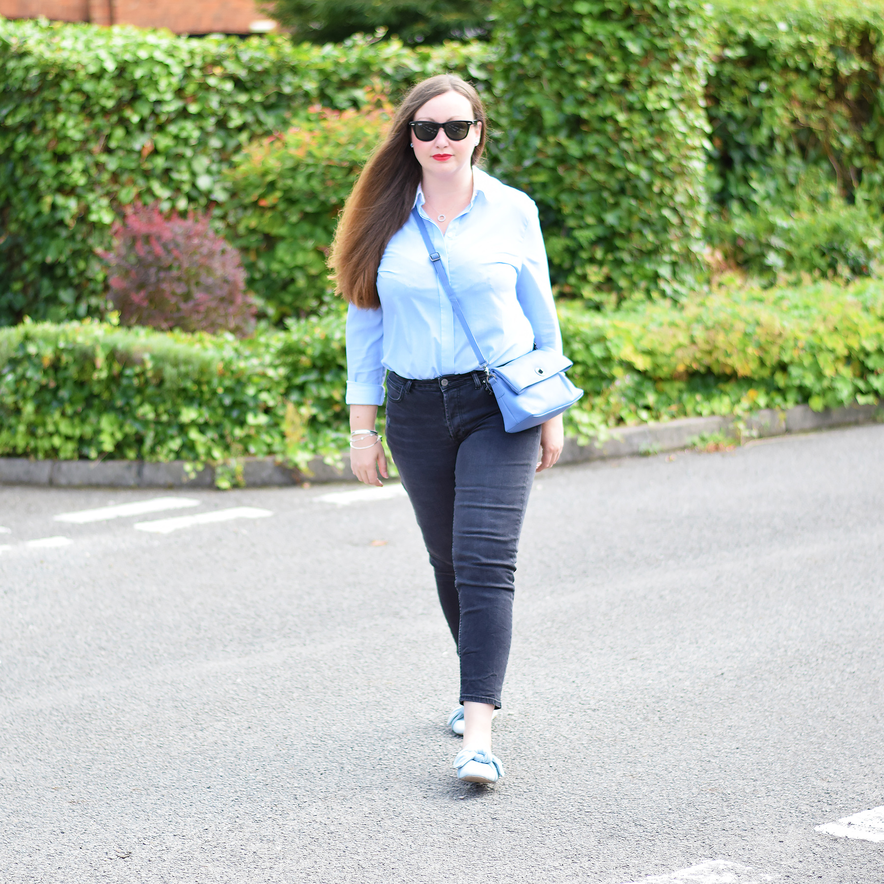 How to style a cornflower blue bag