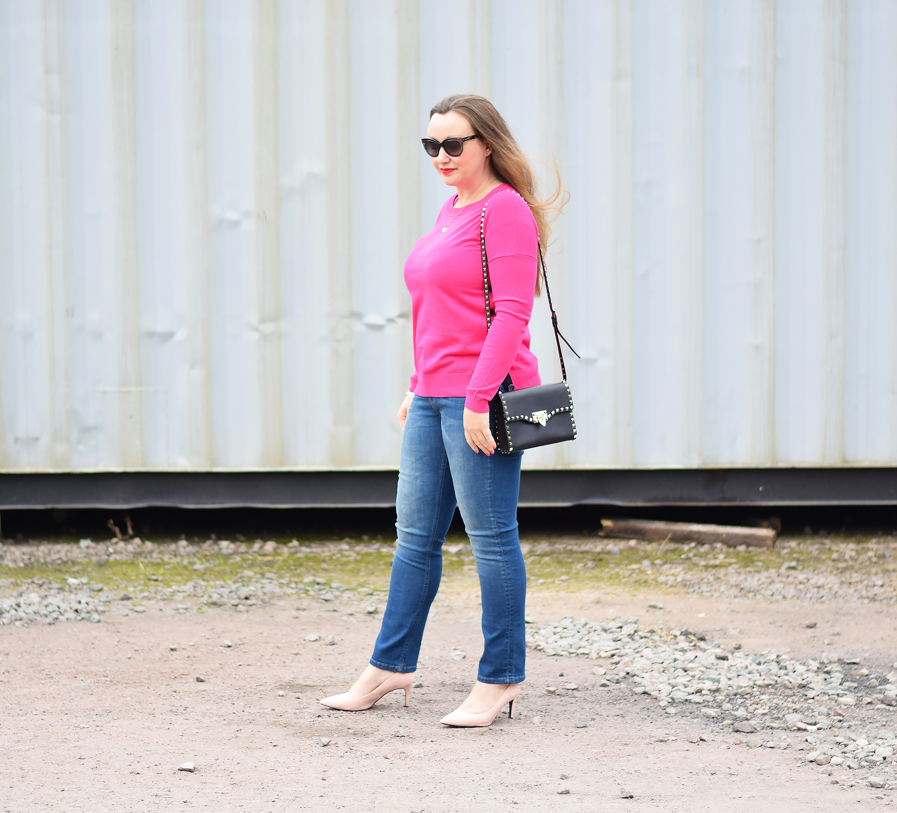 Pink sweater with jeans deals
