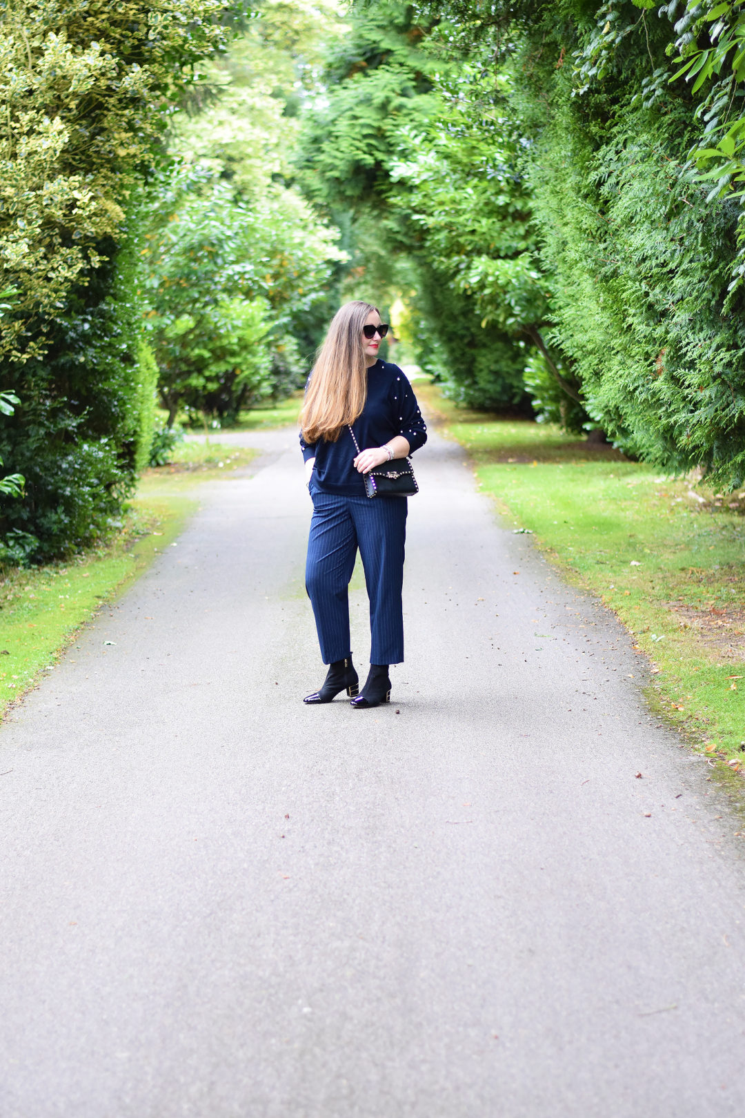 Gemma from Jacquard Flower British fashion blog wearing navy and black outfit