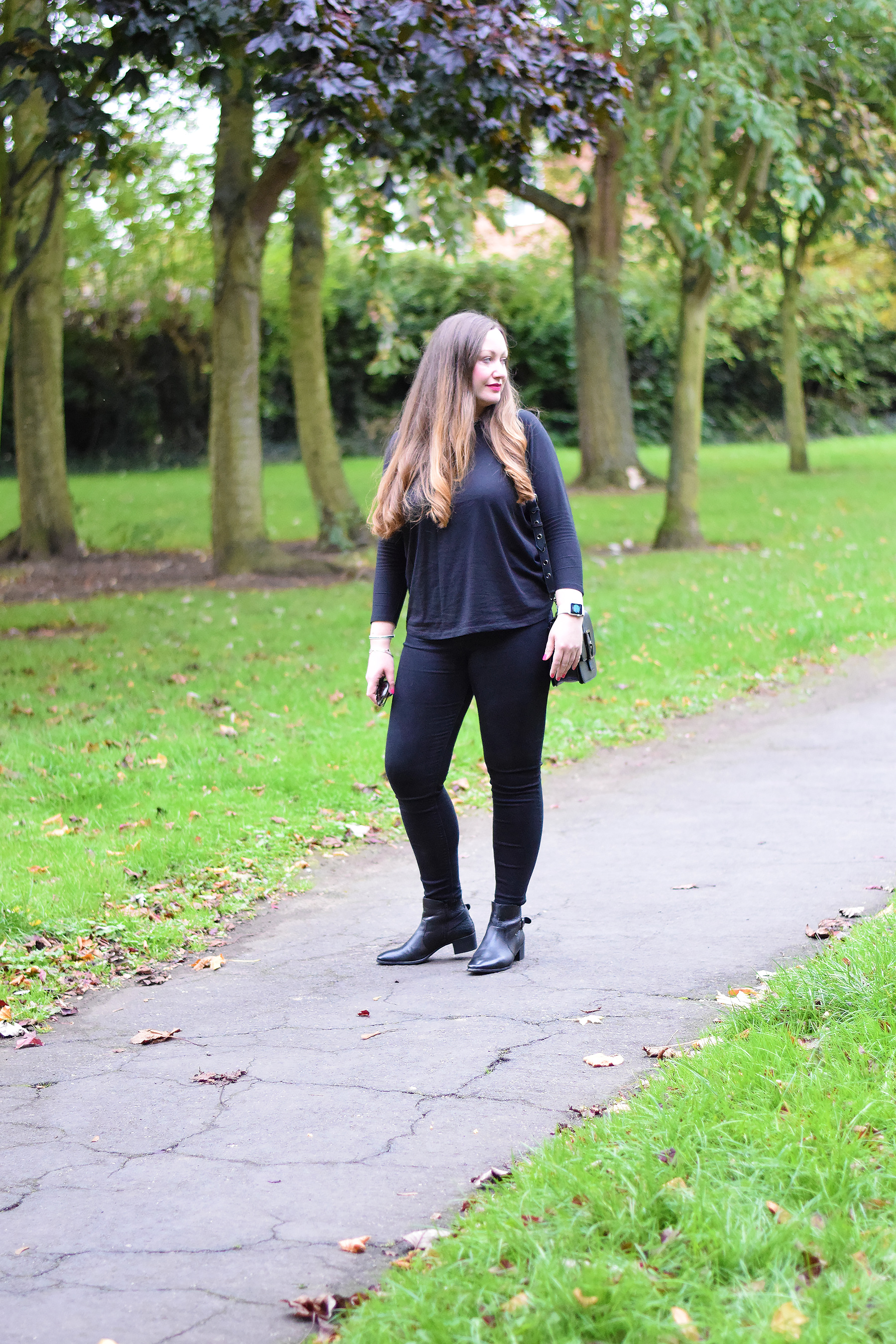 Flat Black ankle boots with skinny jeans and a black tee