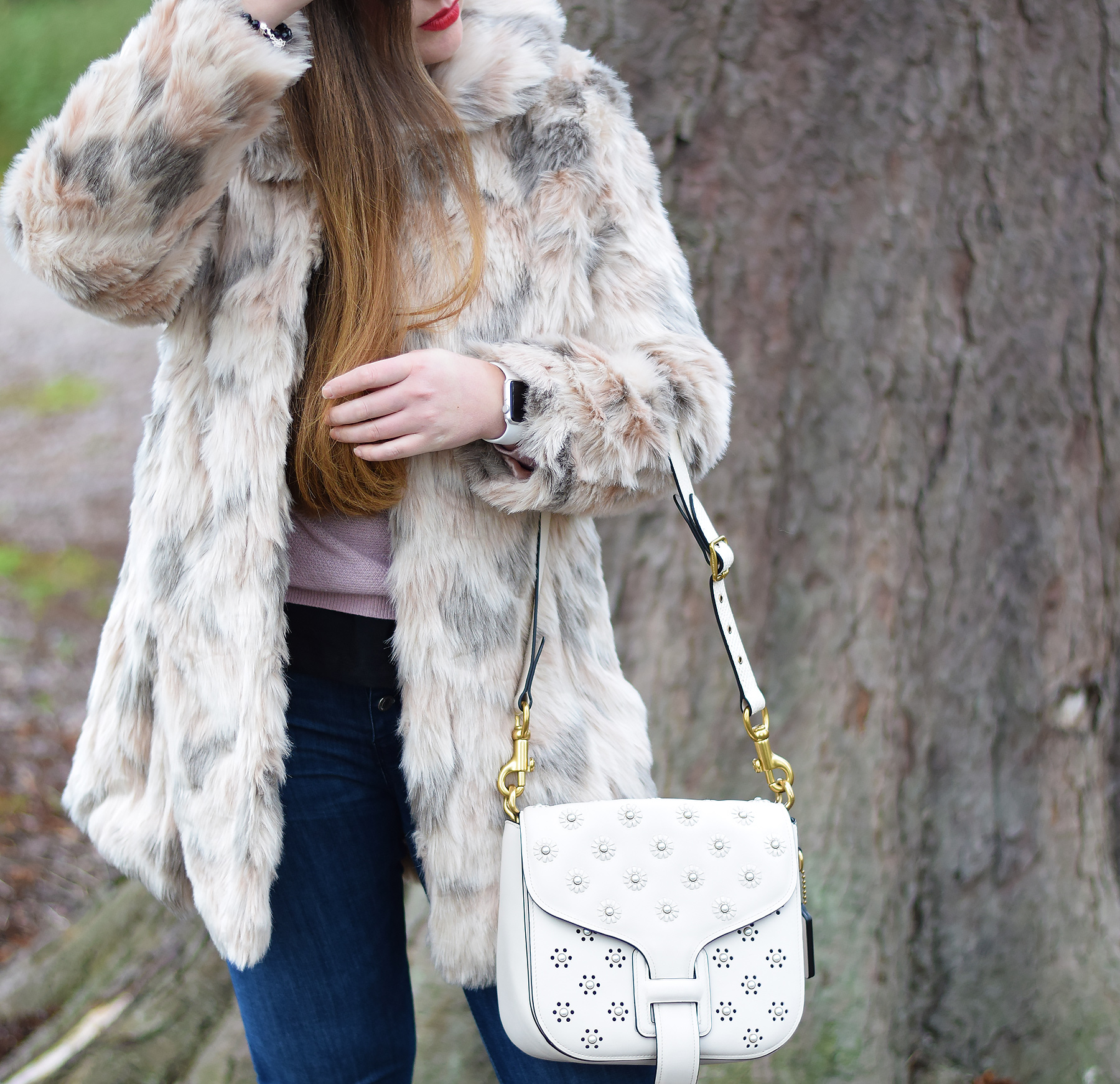 Grey and beige faux fur coat outfit