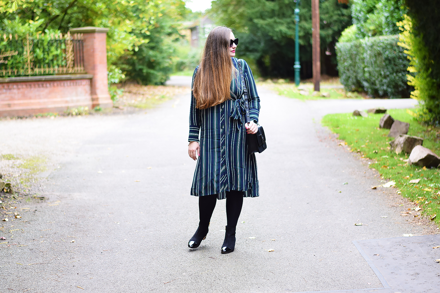 HOW TO WEAR A vertical STRIPED MIDI DRESS