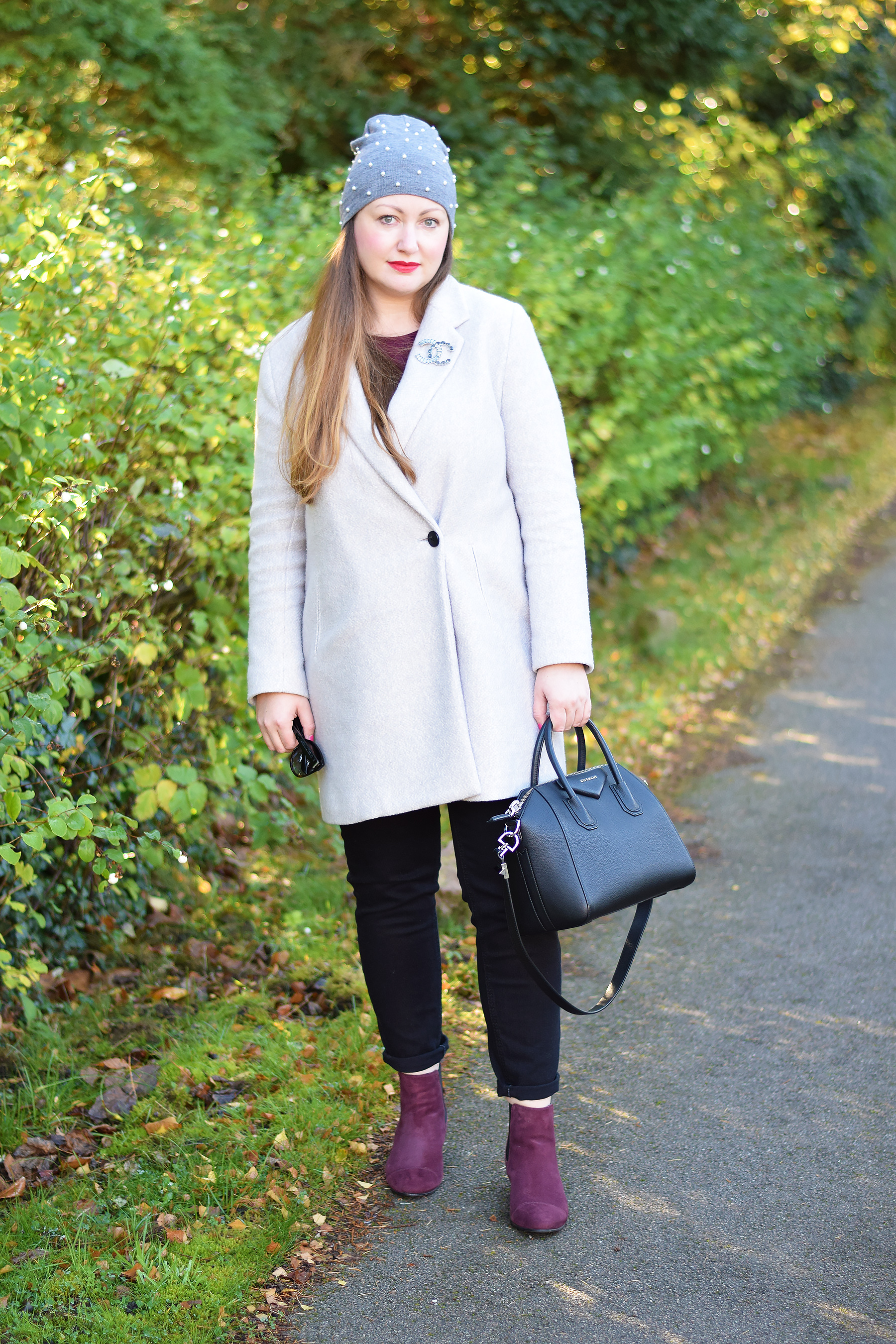 zara off white coat with burgundy tee and boots