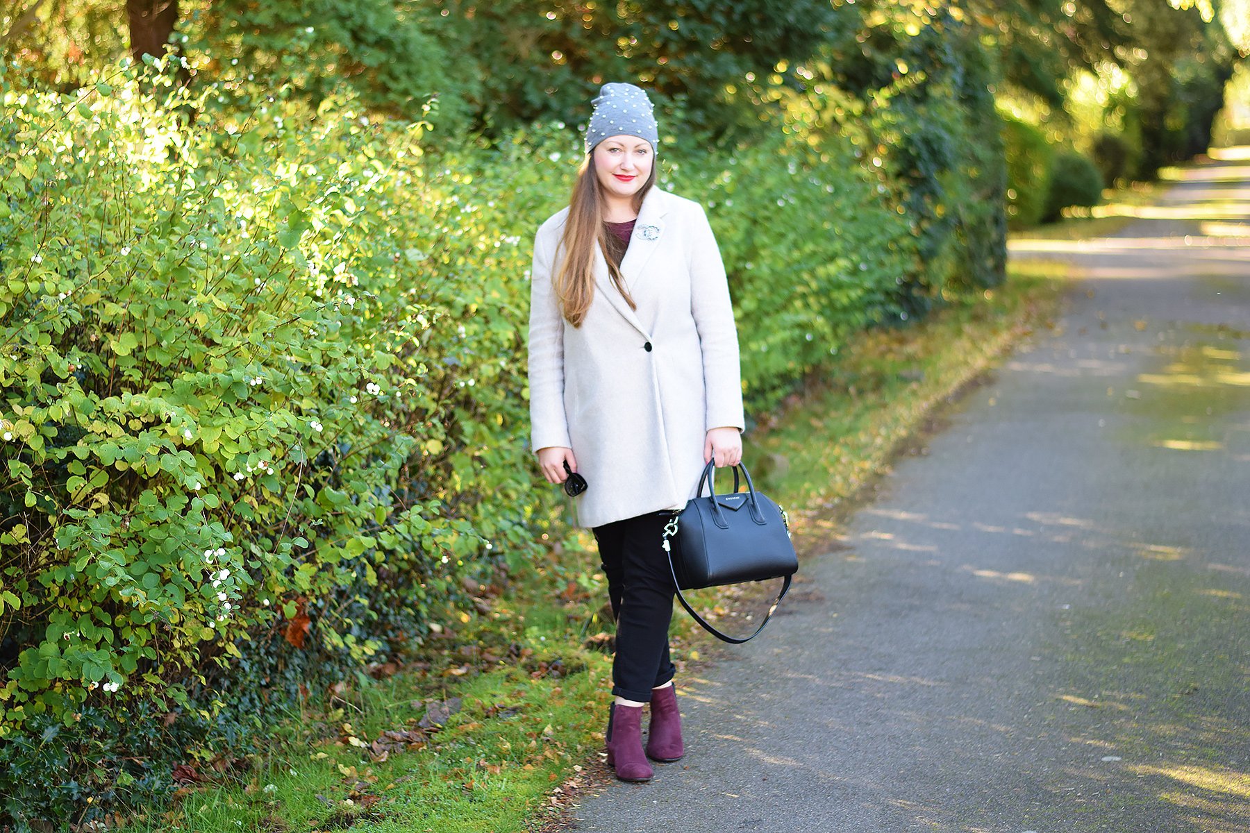How to style a light coat in the autumn and winter