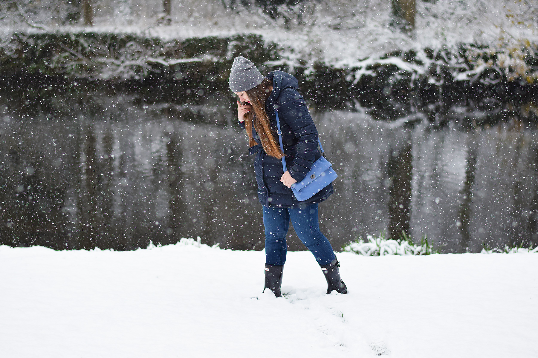 What to wear in the snow puffer jacket and hunter boots outfit