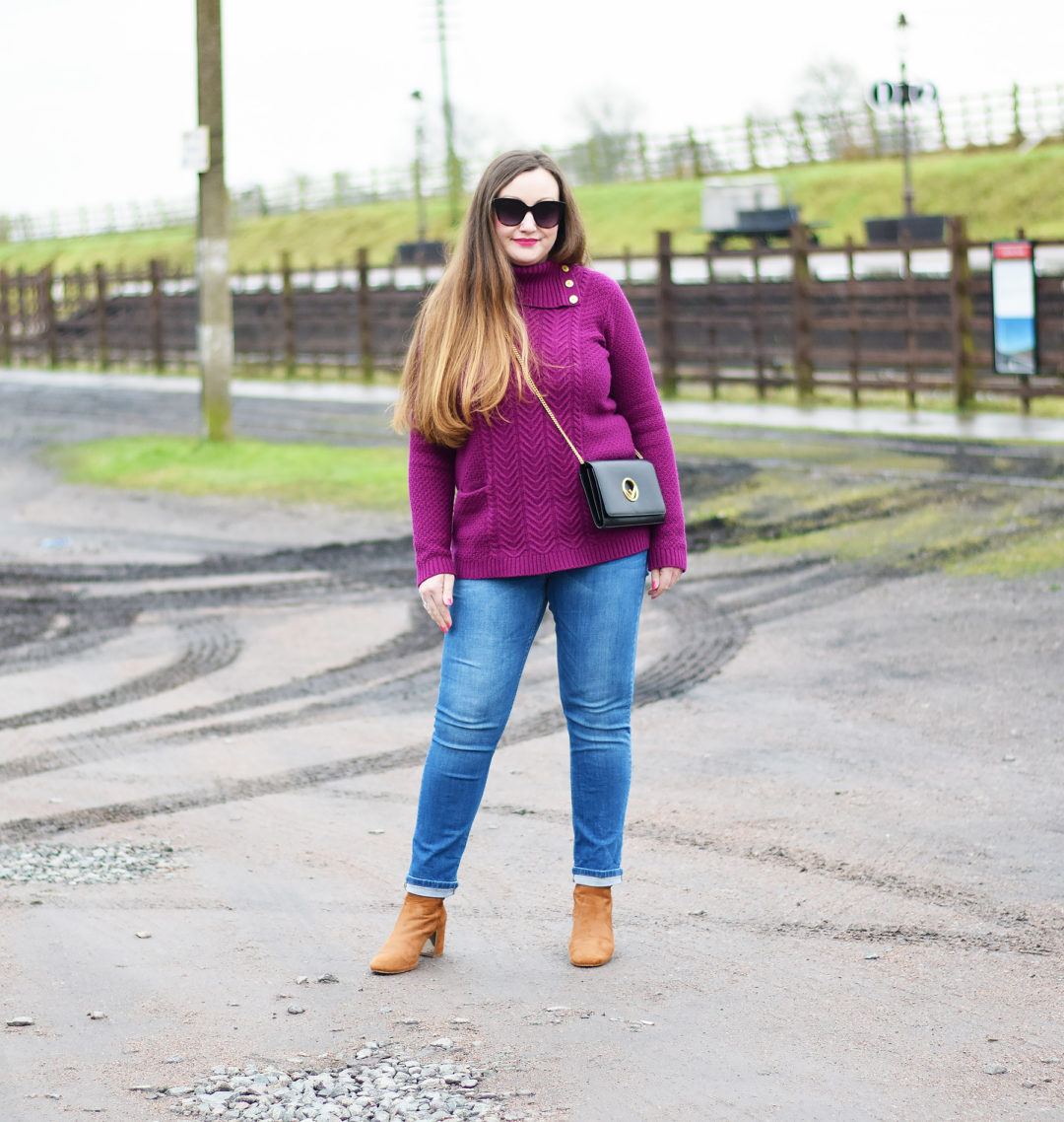 How to wear a purple jumper