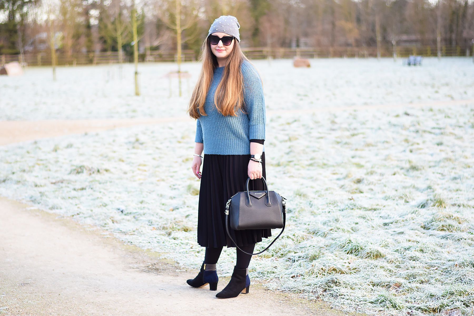 how to wear a pleated skirt in the winter