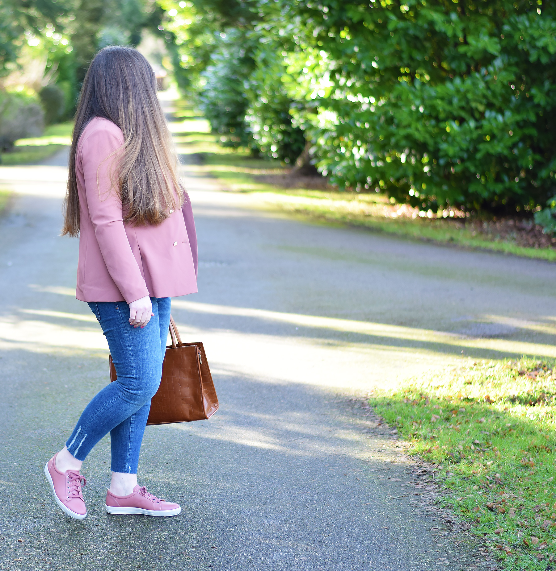 Stylish Salmon Pink Trainers Outfit – JacquardFlower