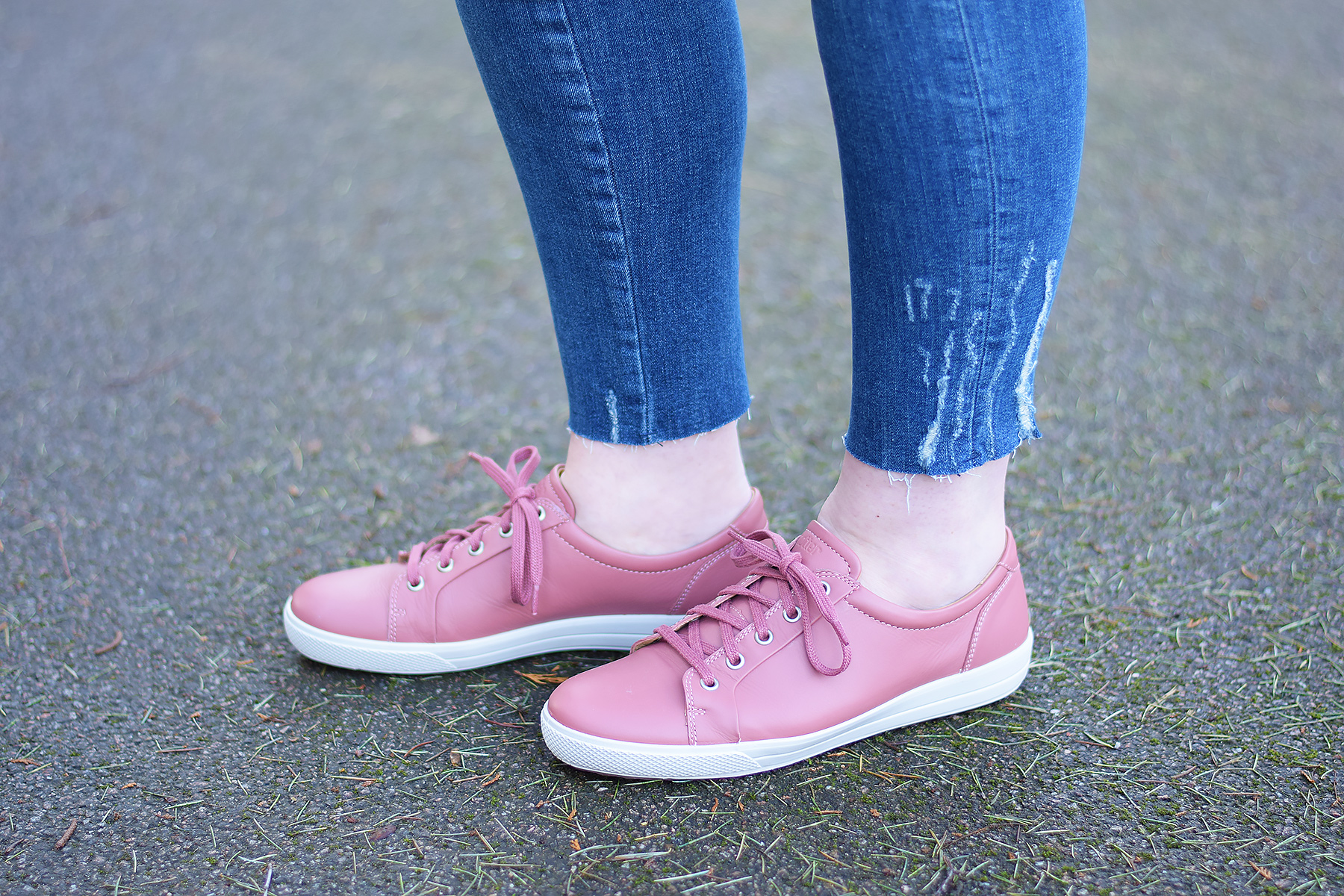 Stylish Salmon Pink Trainers Outfit – JacquardFlower