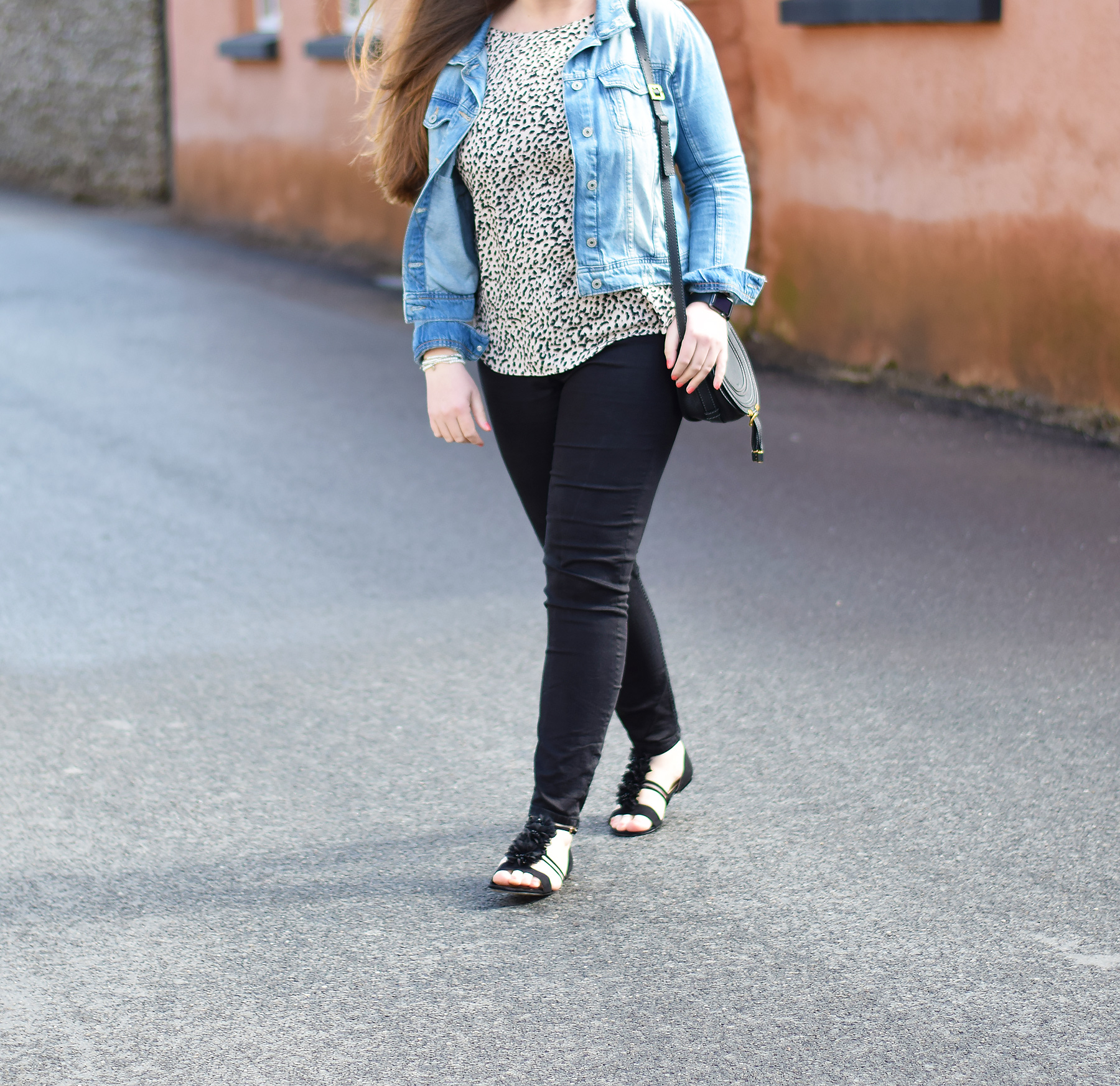 Styling denim and leopard print together outfit