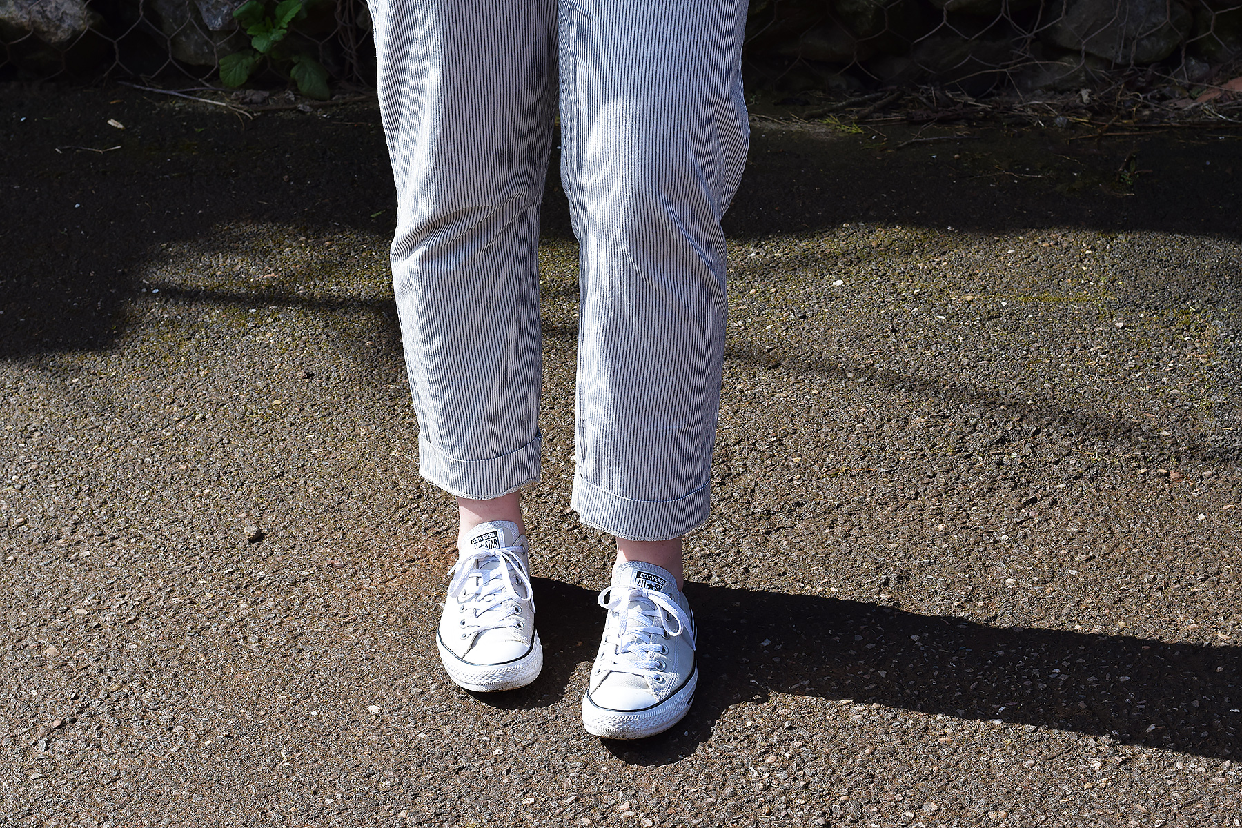 Striped trousers and beige Converse sneakers