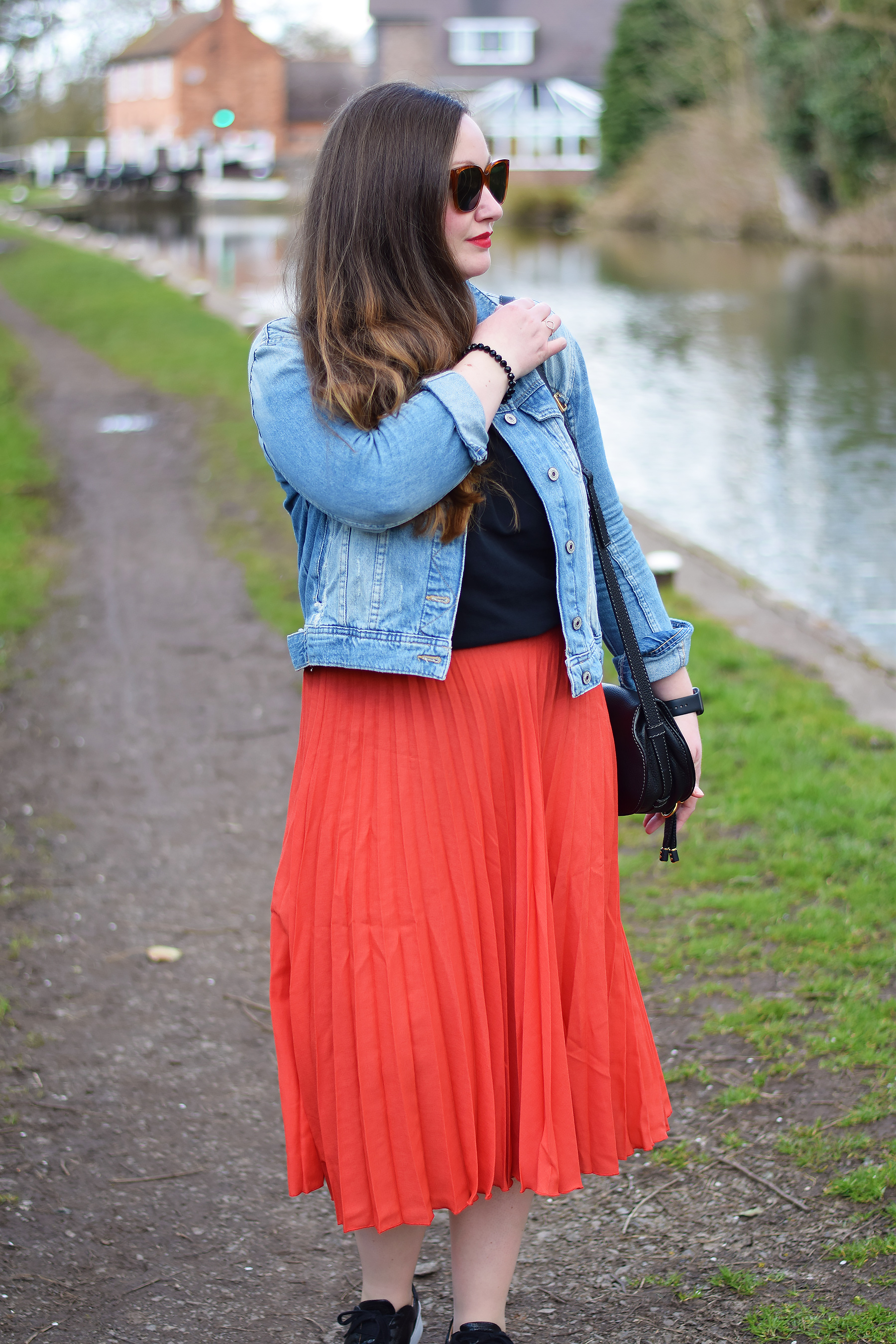 HOW TO STYLE AN ORANGE PLEATED MIDI SKIRT