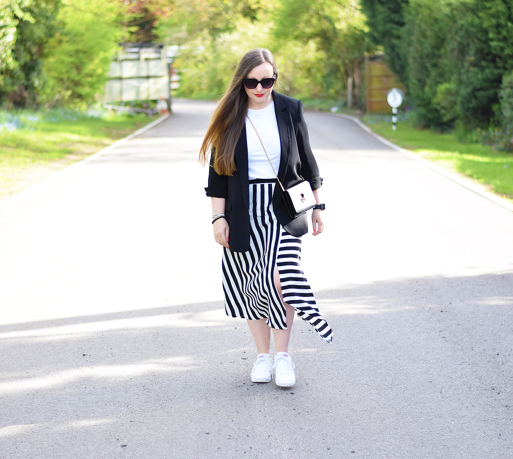 Black and white striped skirt sales outfit