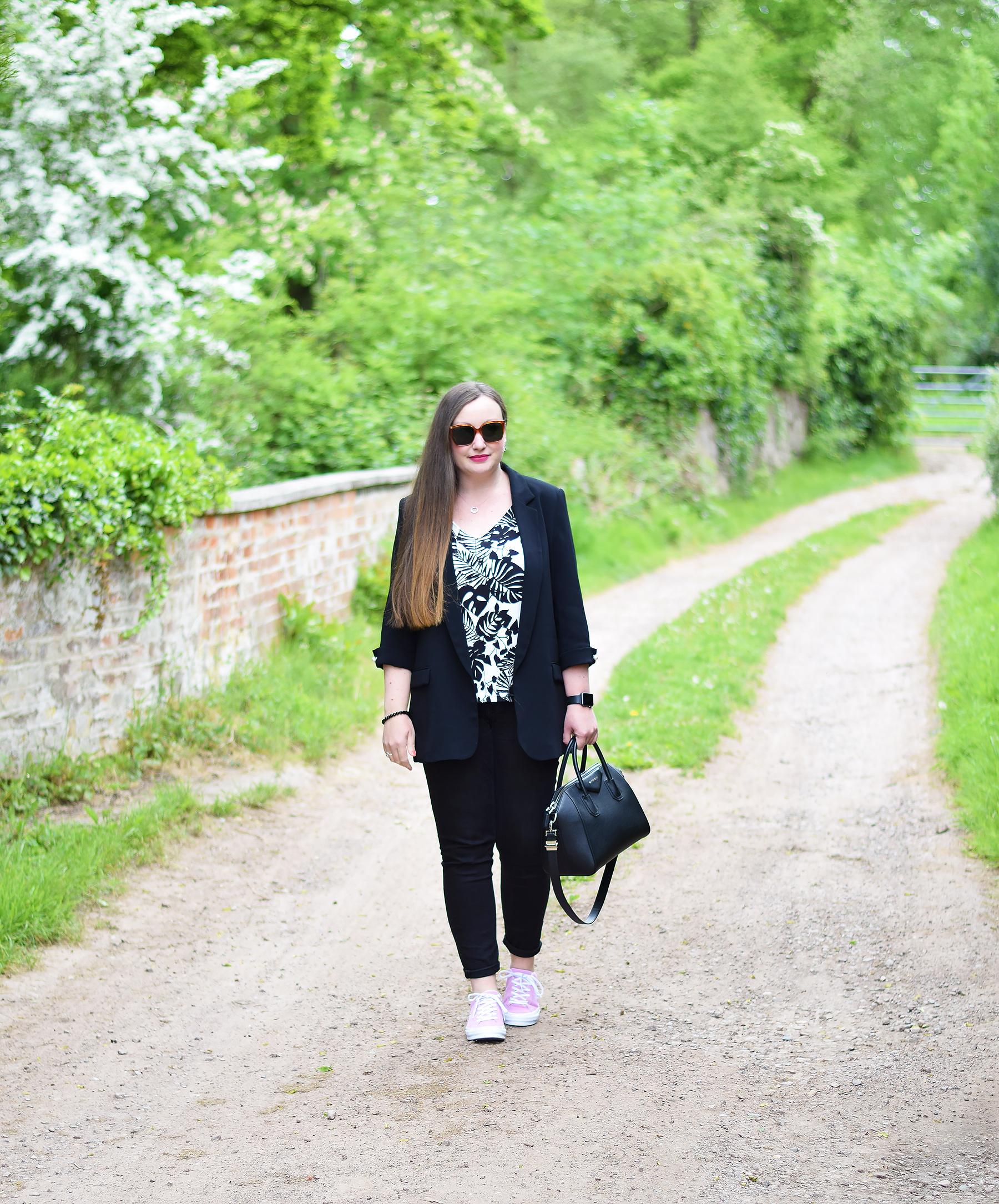 pink converse outfit