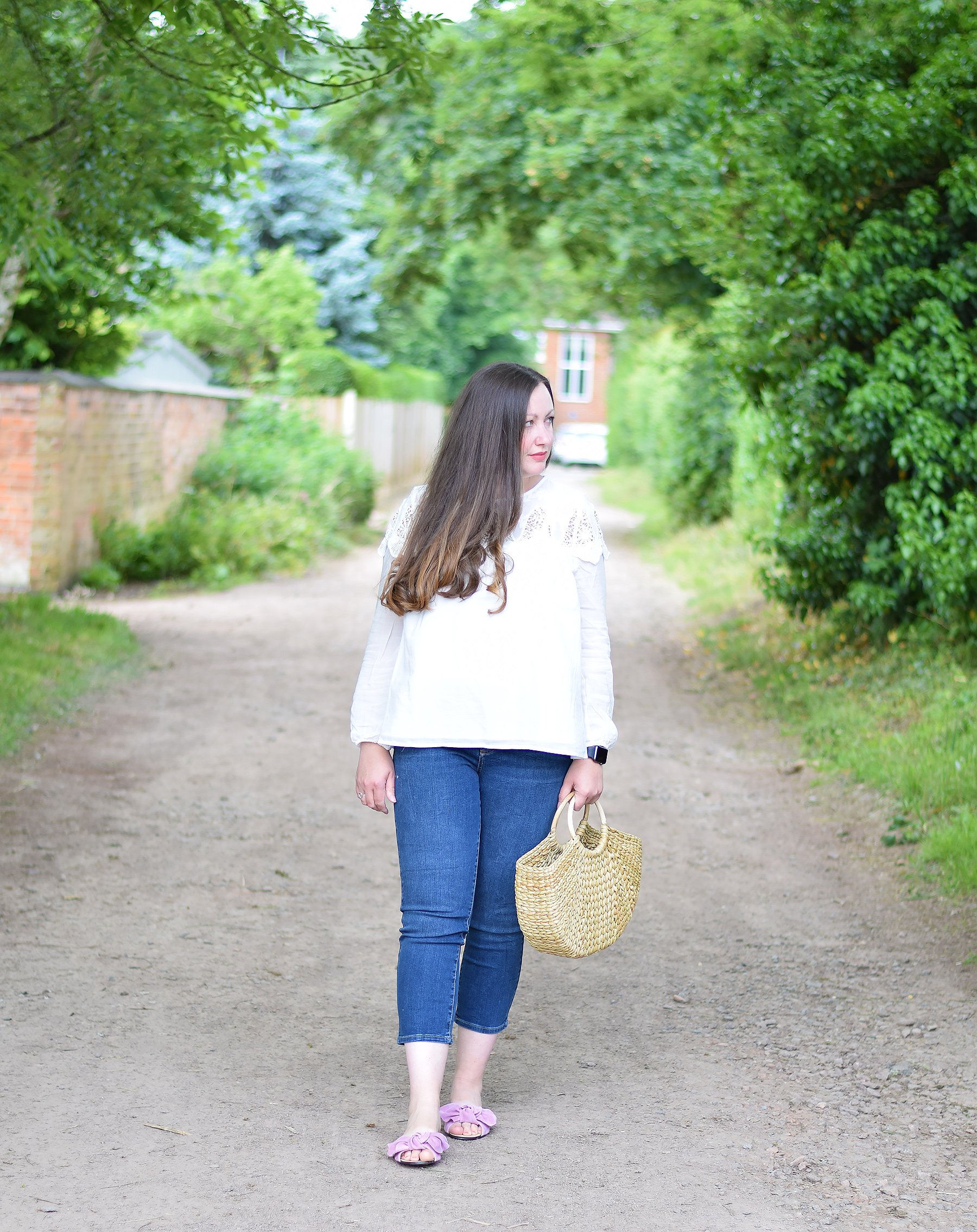 Lace Top And Cropped Jeans Outfit – JacquardFlower