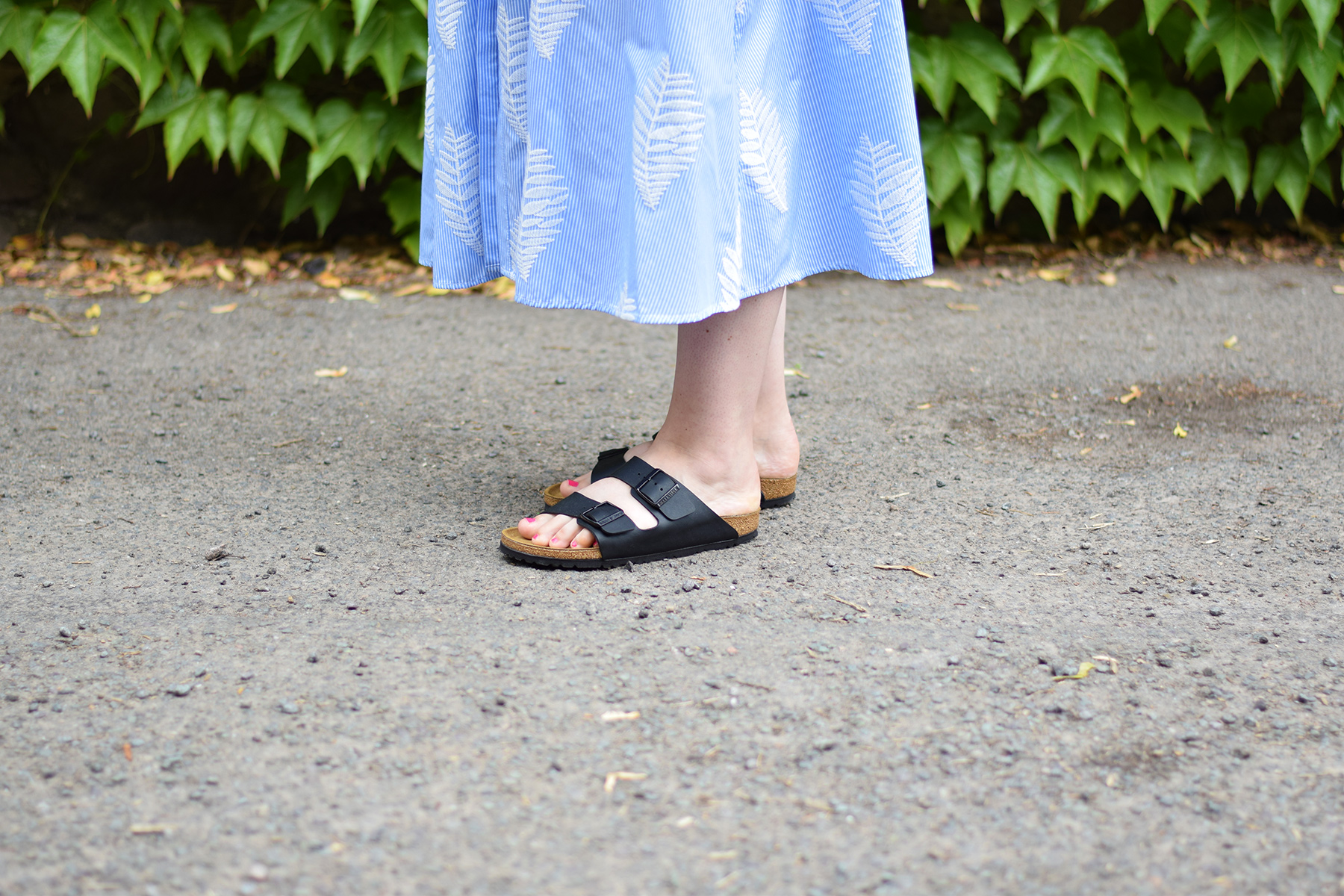 How To Style Birkenstock Arizona With A Dress
