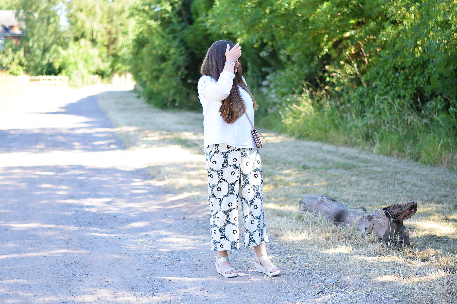 Floral Print Wide Cropped Trousers outfit
