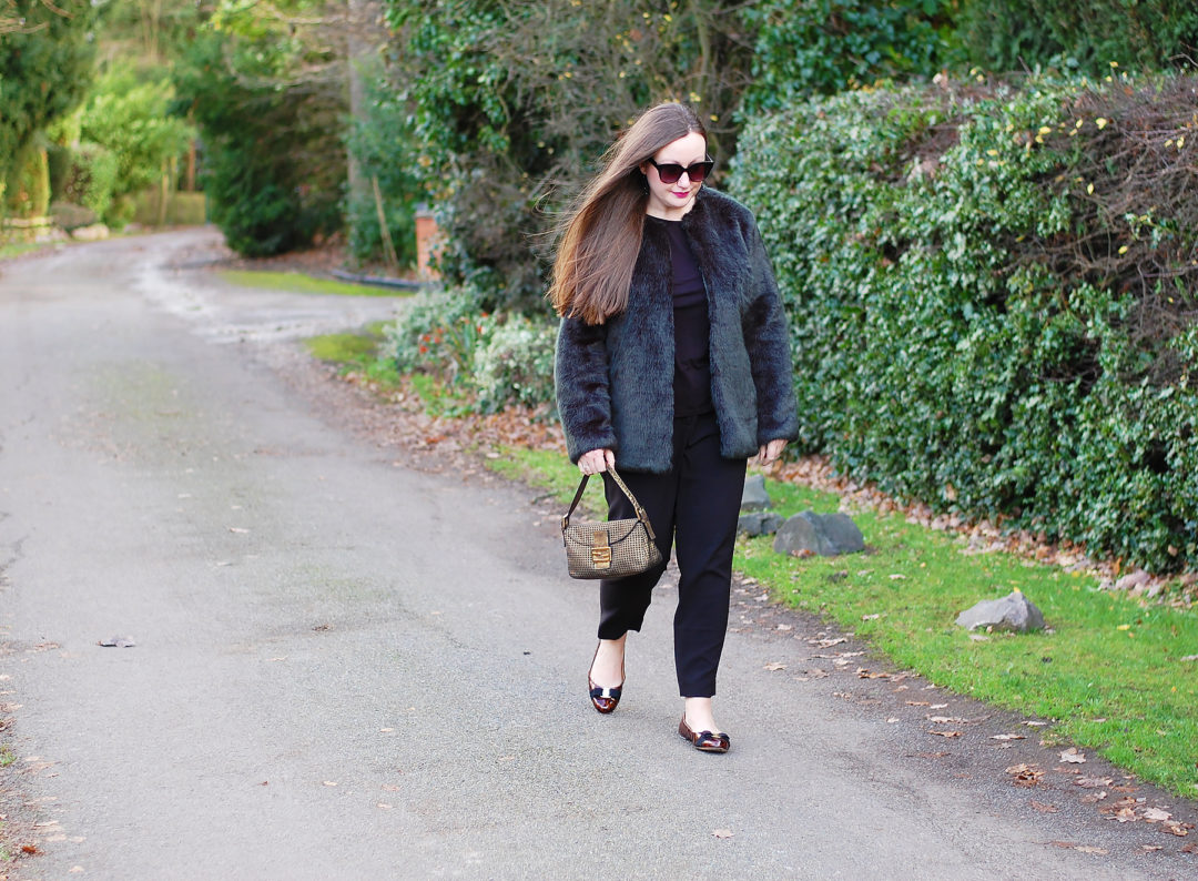 Black fur jacket outfit 2025