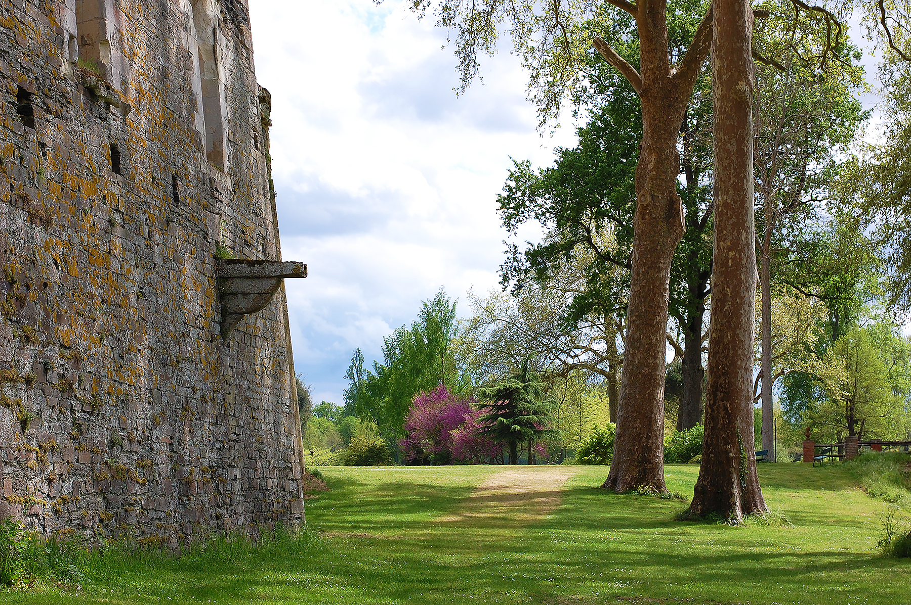 Chateau De Brisa Parc and gardens