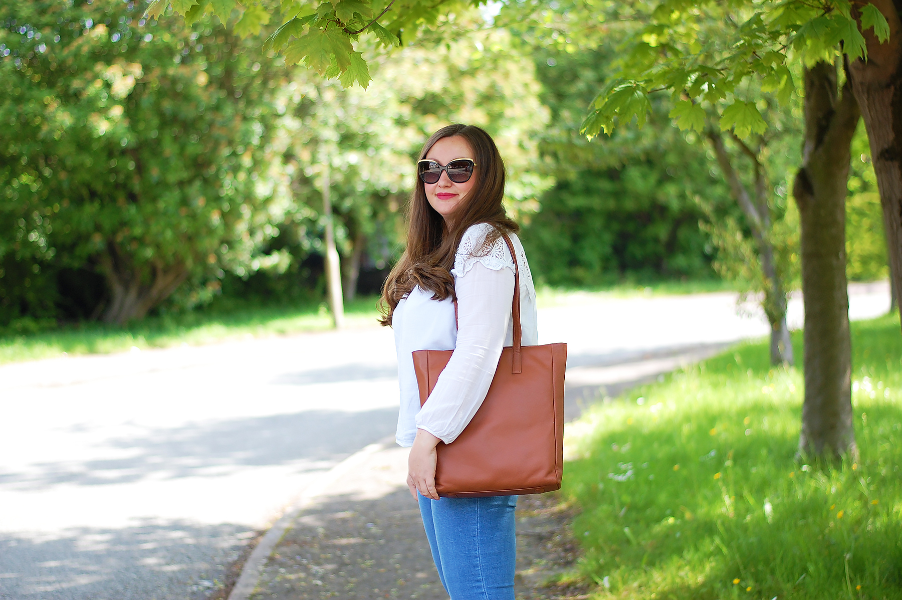 Tan Leather Shopping Tote Bag Outfit – JacquardFlower