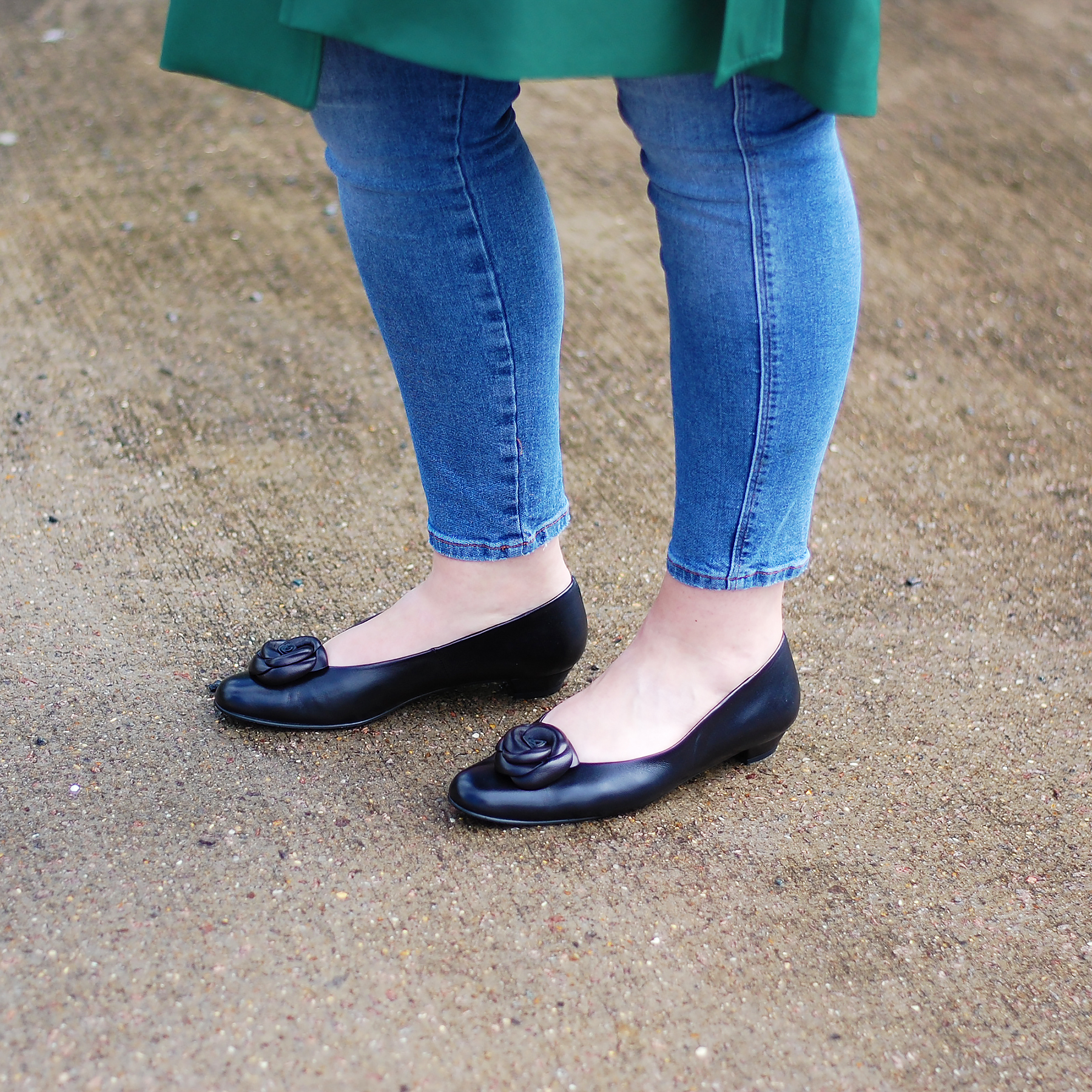 Yosuru Ahmisa Black Leather Shoes With Flower