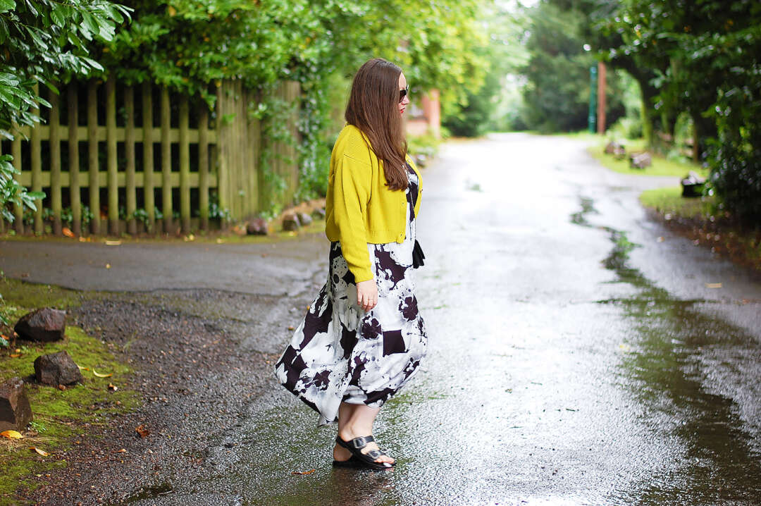 After the rain in the summer - outfit featuring a yellow cardigan and floral dress