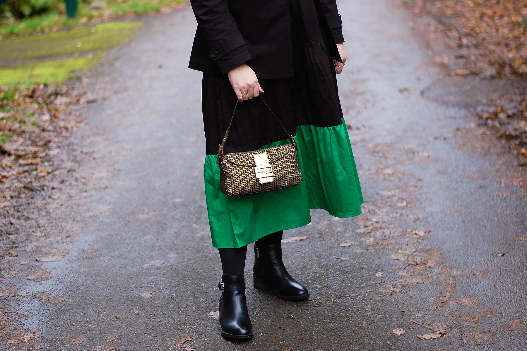 Vintage fendi Baguette Bag Gold and Black 